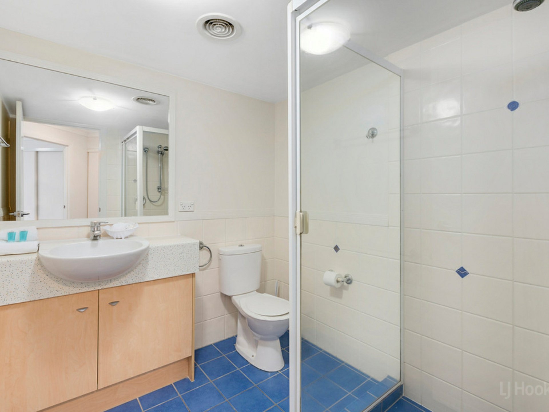 307/392 Marine Parade, LABRADOR