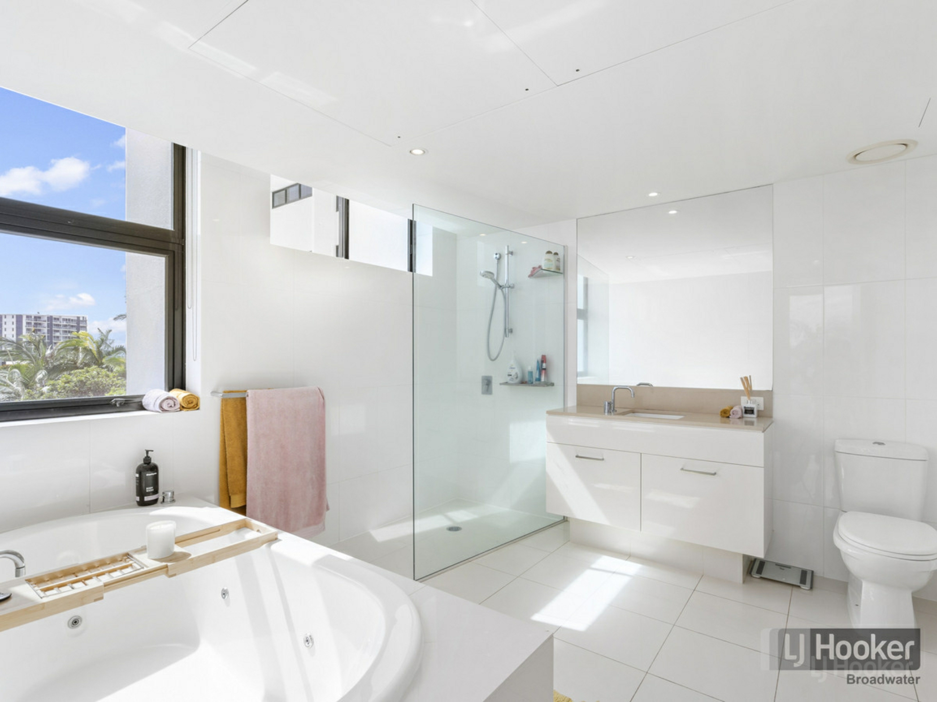 305/230 Marine Parade, LABRADOR