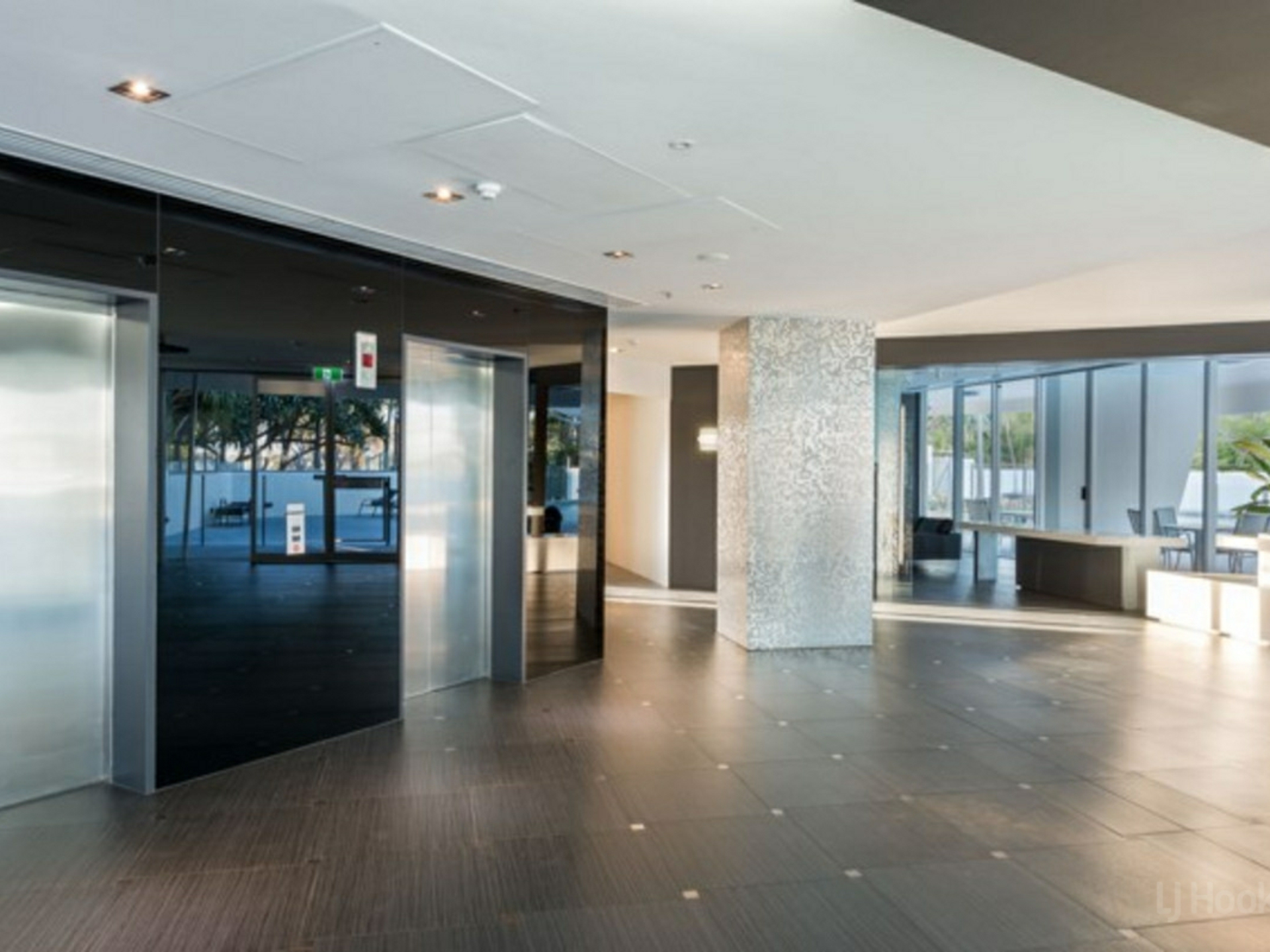 305/230 Marine Parade, LABRADOR
