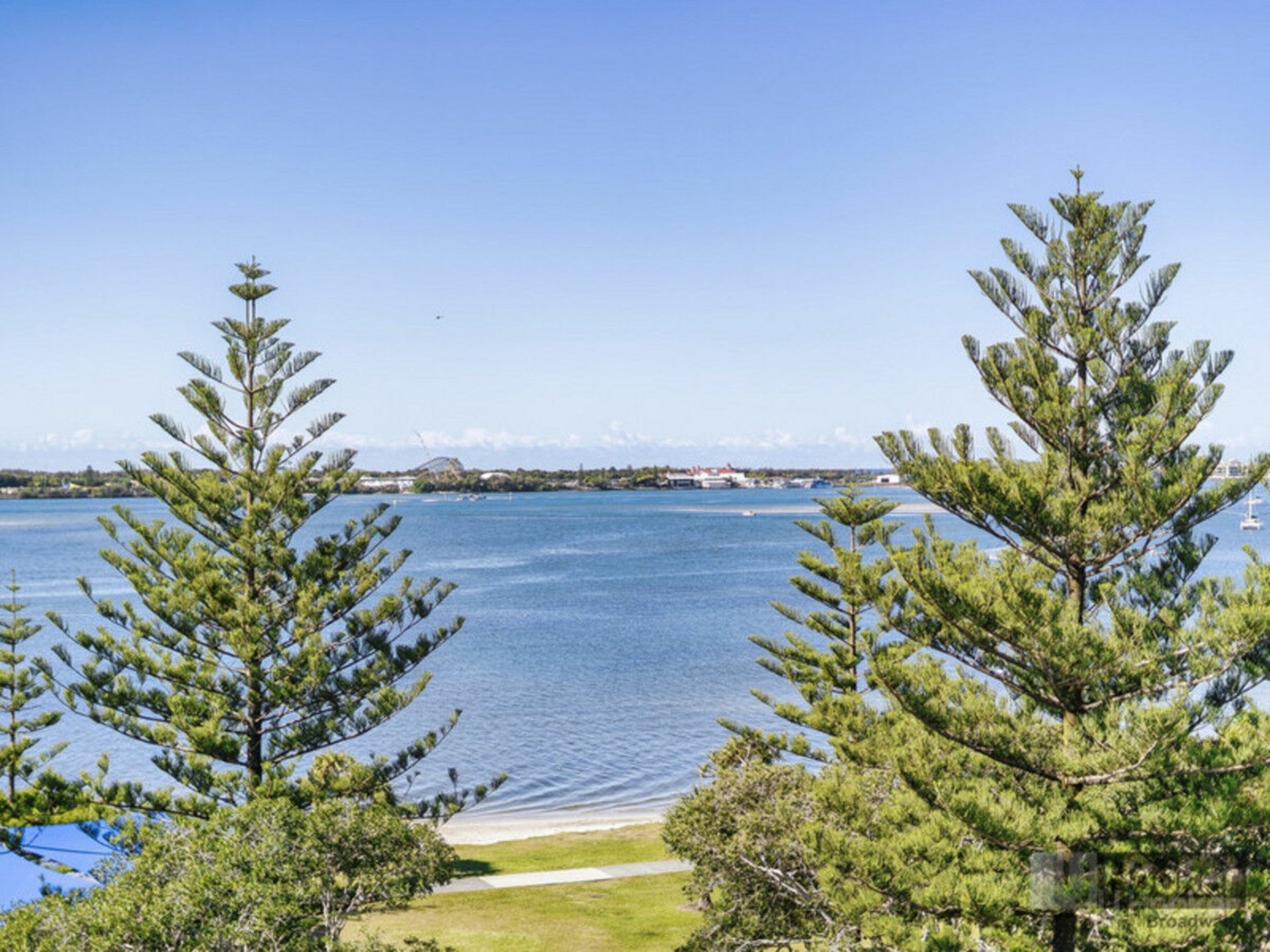 501/212-214 Marine Parade, LABRADOR