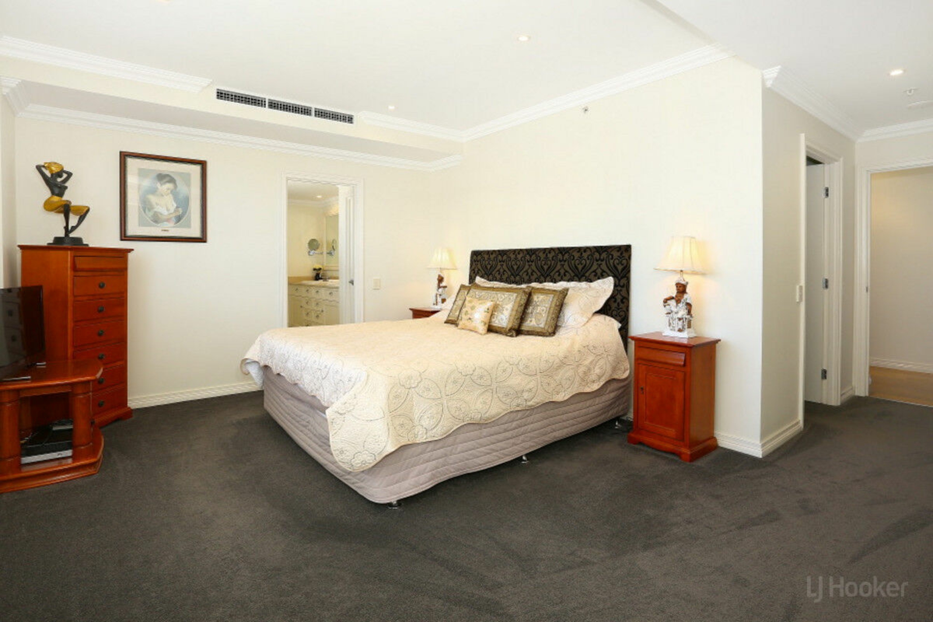 501/212-214 Marine Parade, LABRADOR