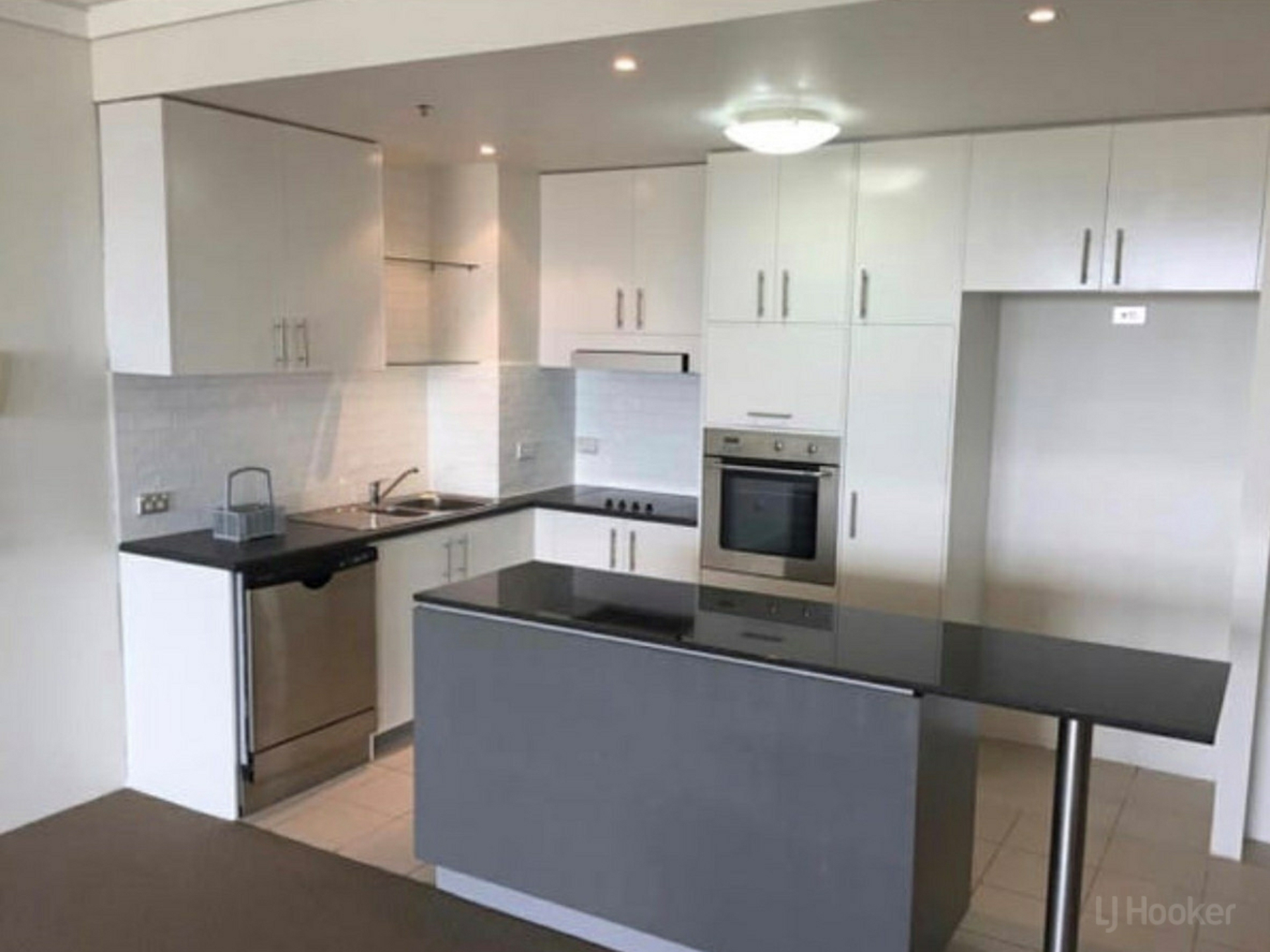 1108/360 Marine Parade, LABRADOR