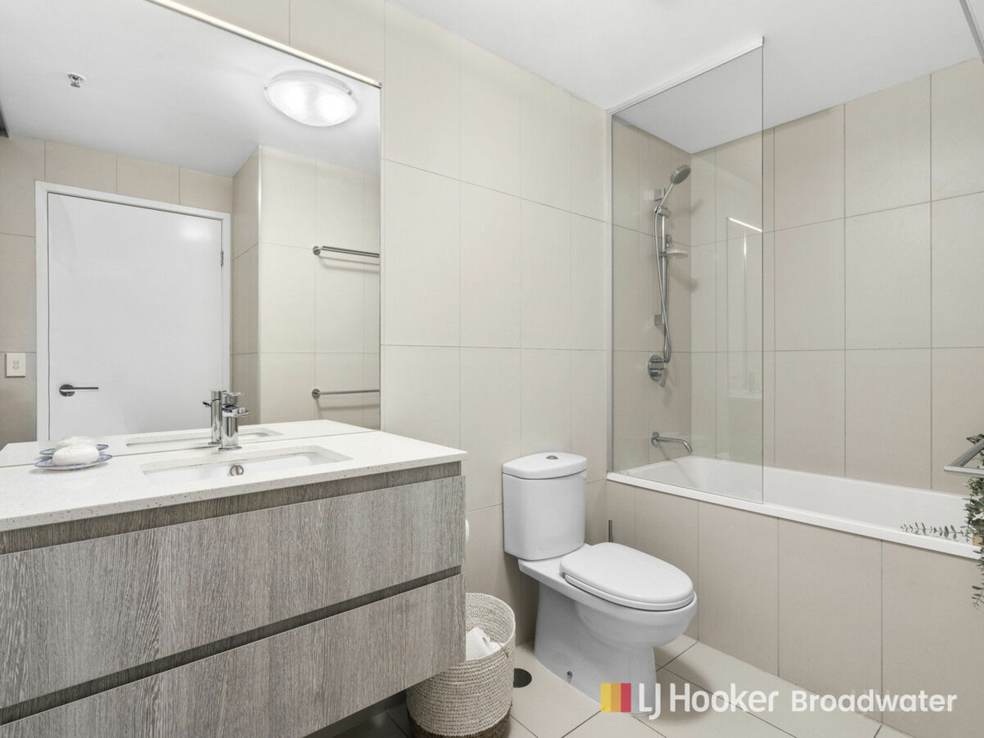 904/378 Marine Parade, LABRADOR