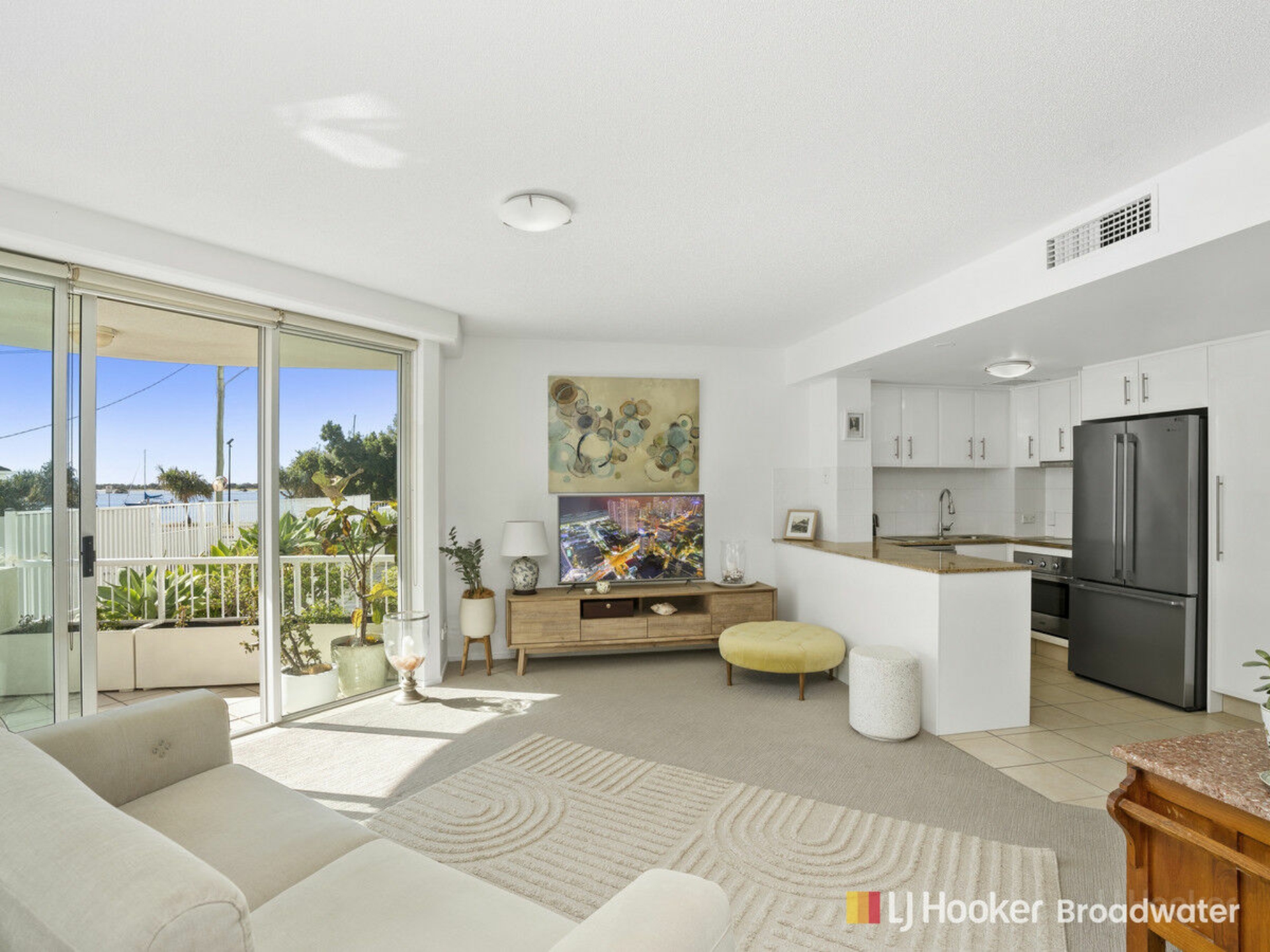 1/242-244 Marine Parade, LABRADOR