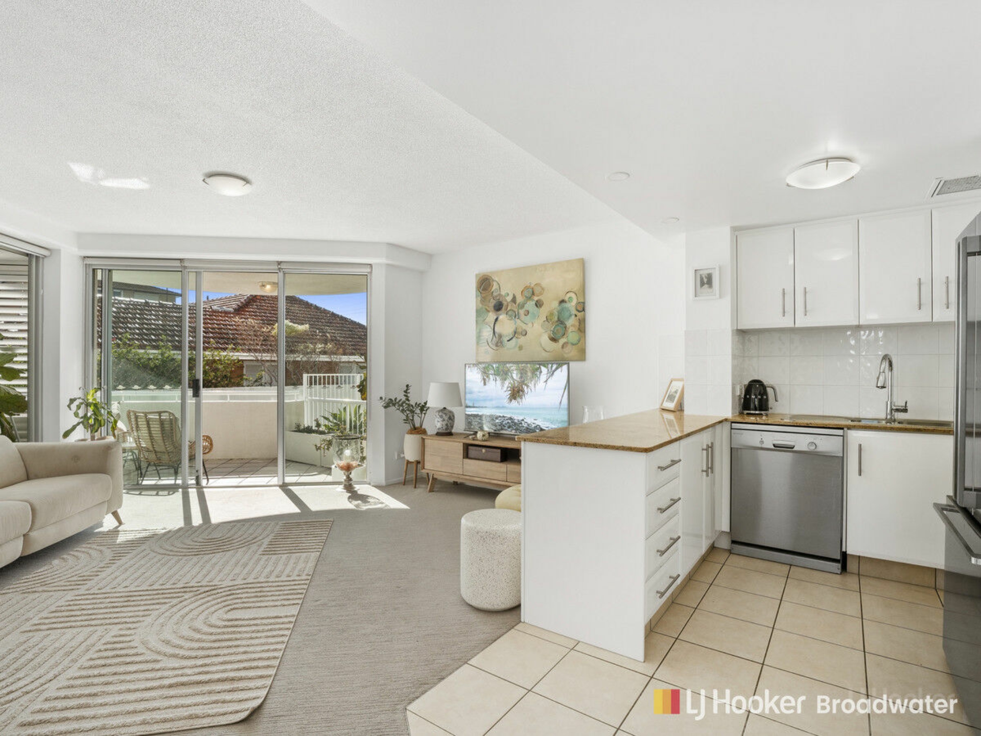 1/242-244 Marine Parade, LABRADOR