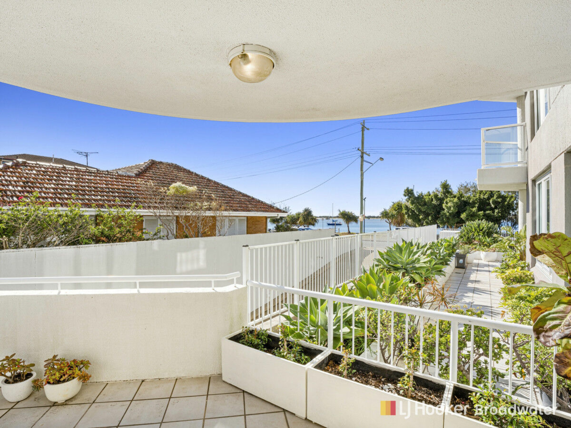 1/242-244 Marine Parade, LABRADOR