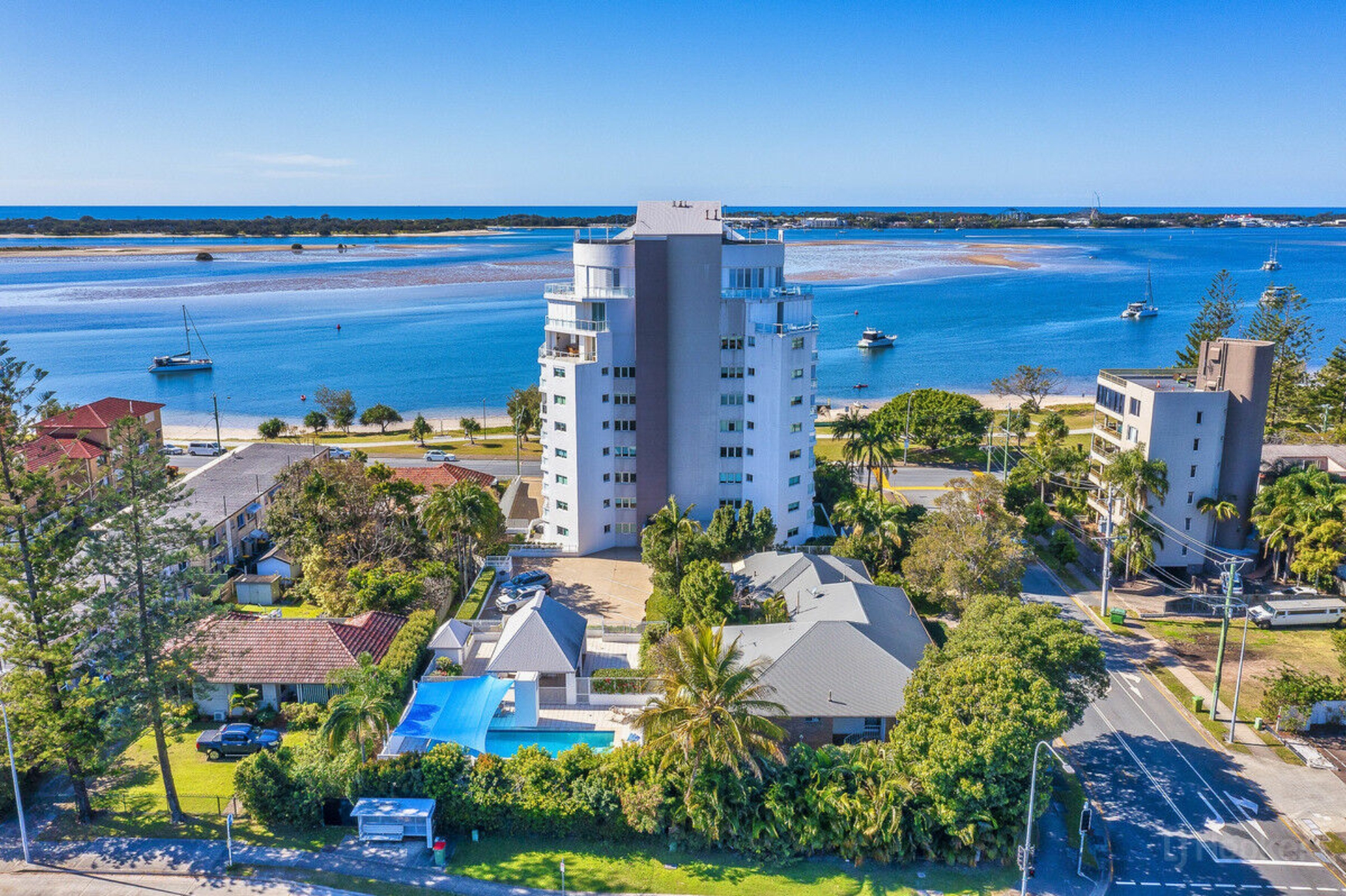1/242-244 Marine Parade, LABRADOR