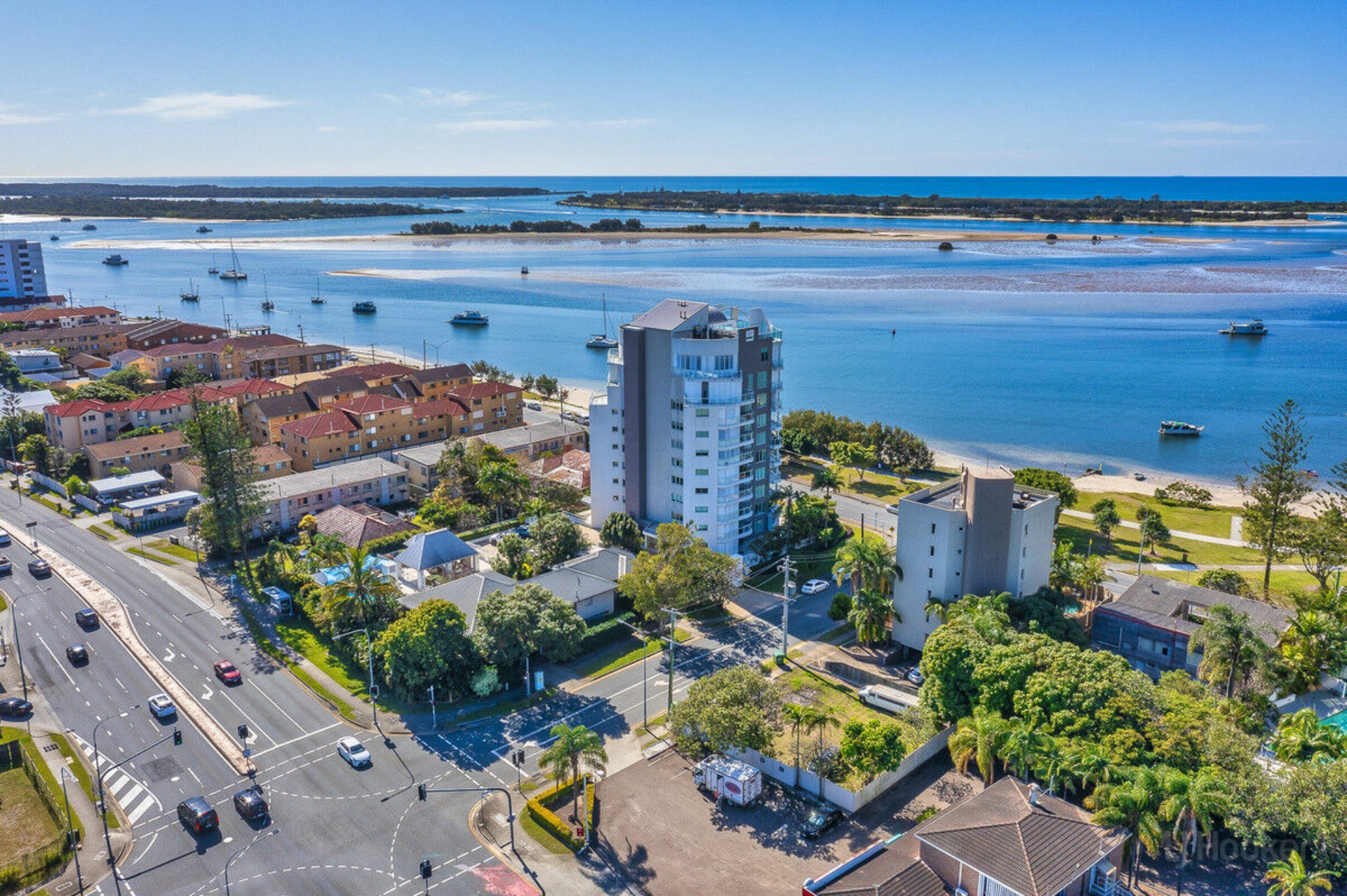 1/242-244 Marine Parade, LABRADOR