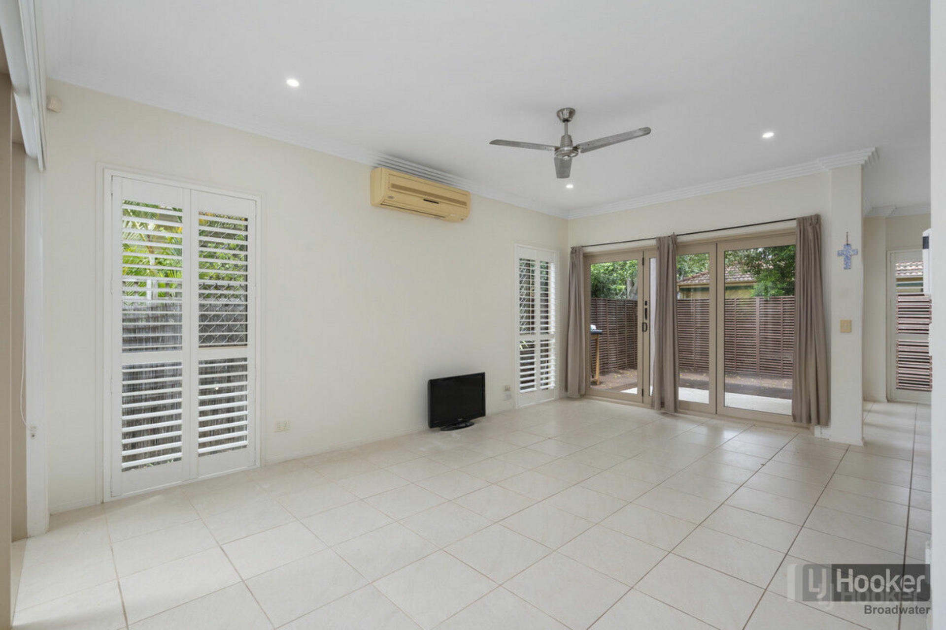 1/56 Bayview Street, RUNAWAY BAY