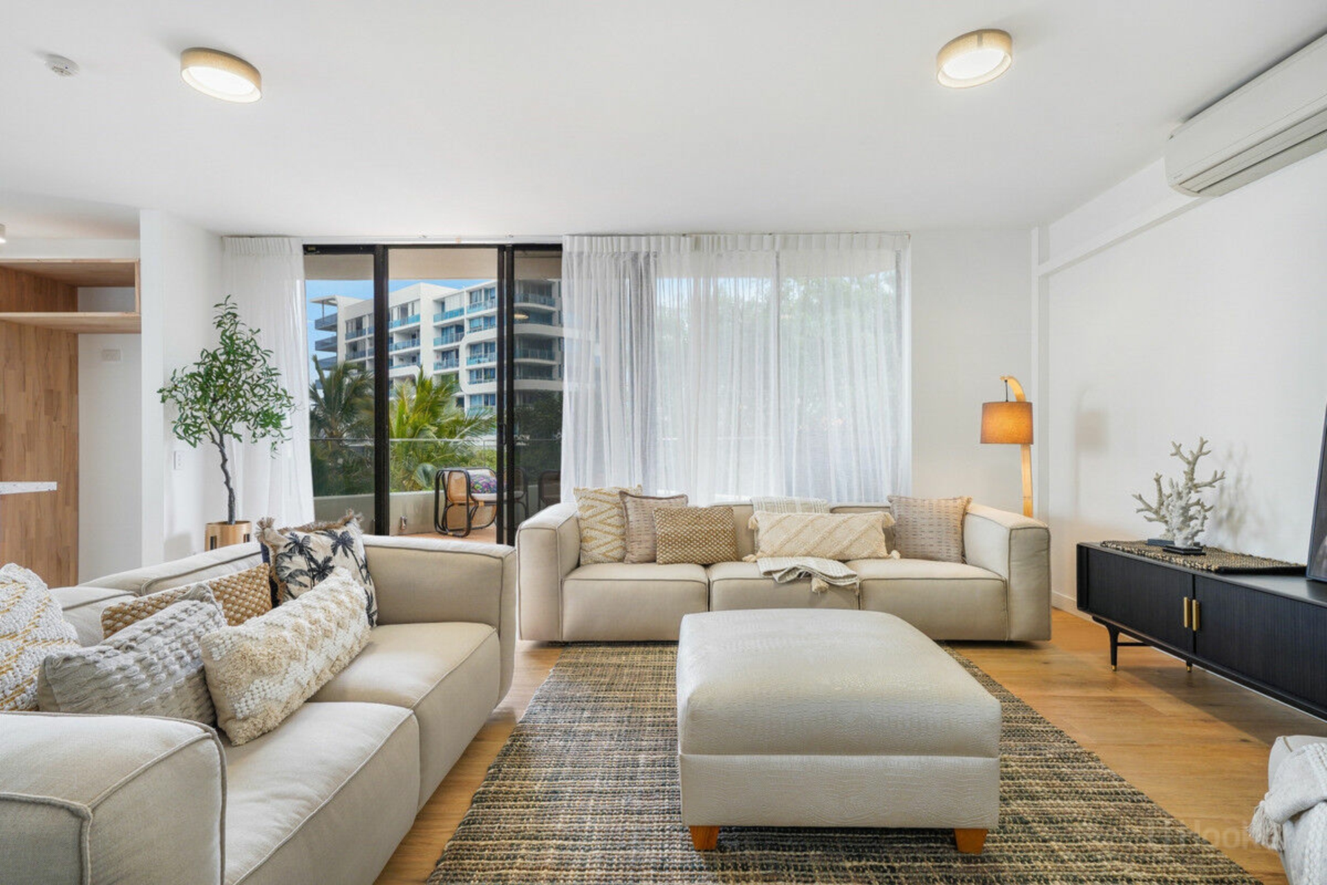 303/41 Labrador Street, LABRADOR