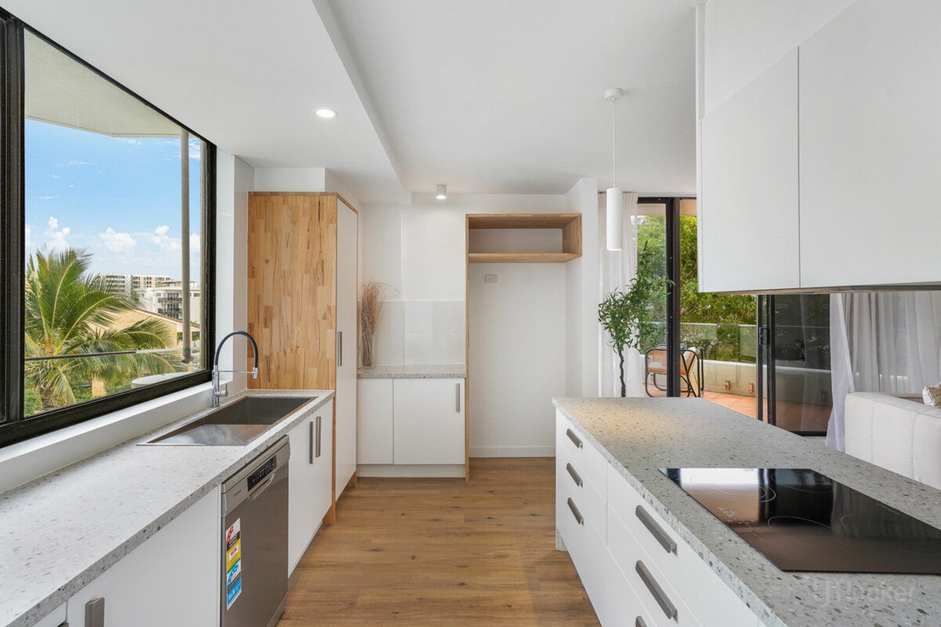 303/41 Labrador Street, LABRADOR