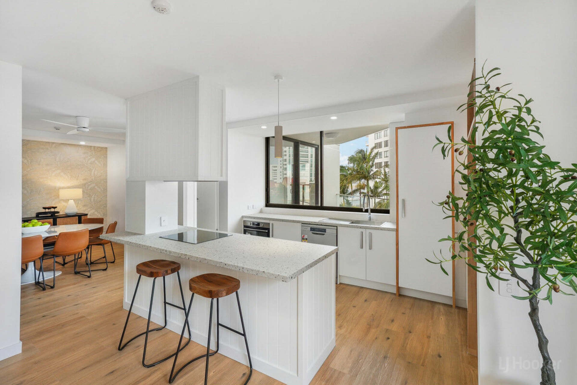 303/41 Labrador Street, LABRADOR