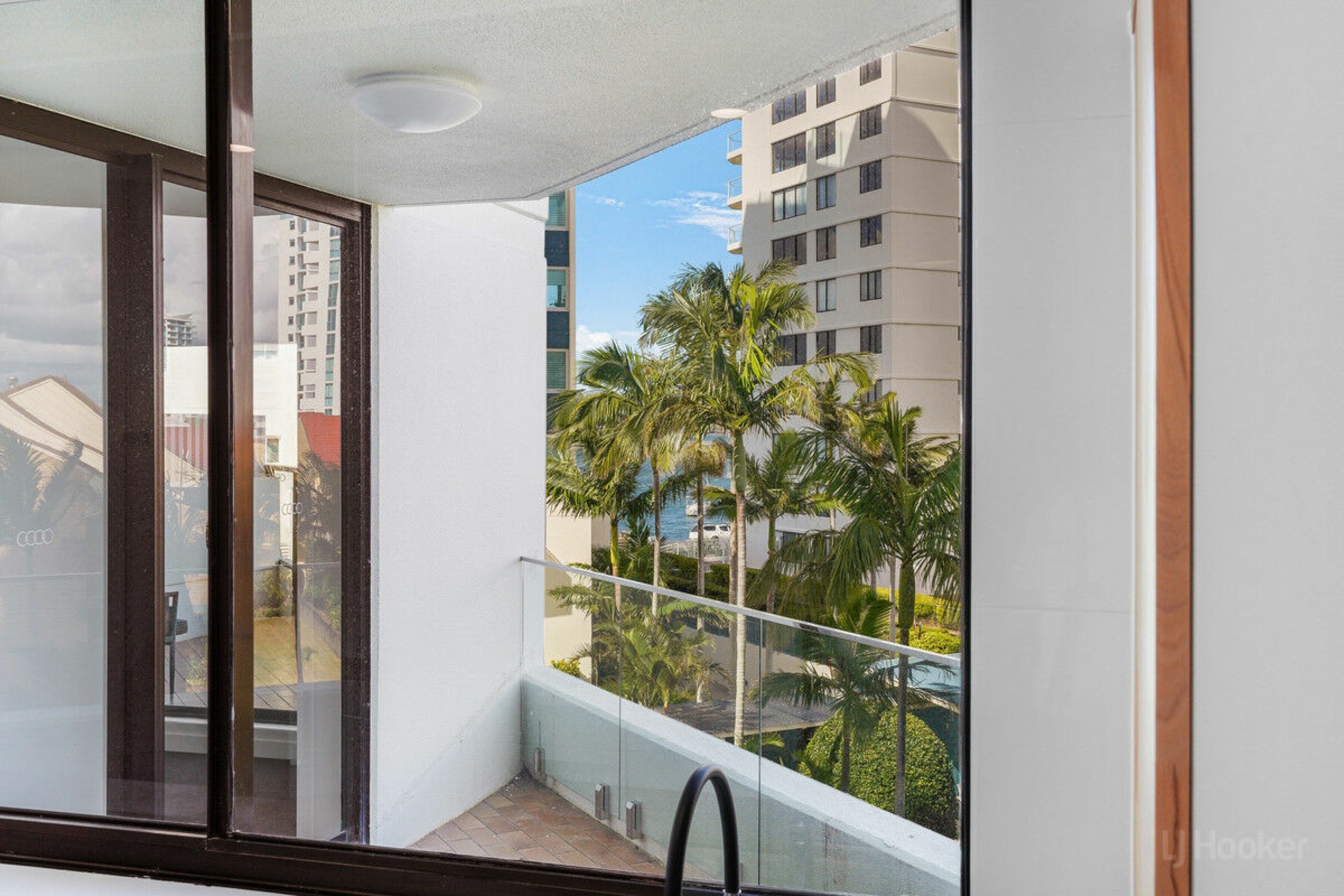 303/41 Labrador Street, LABRADOR