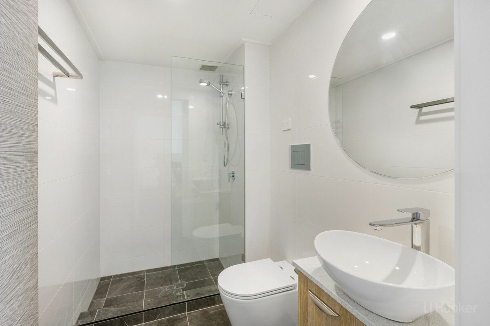 303/41 Labrador Street, LABRADOR