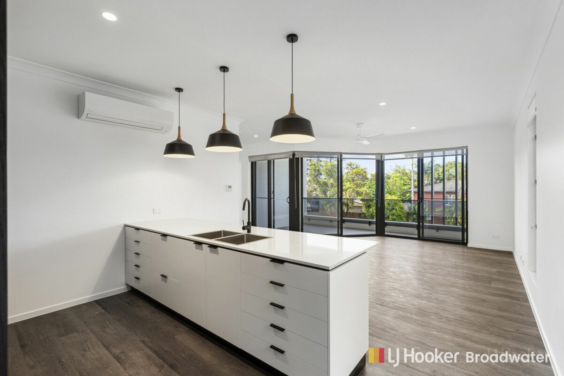 8/10 Central Street, LABRADOR