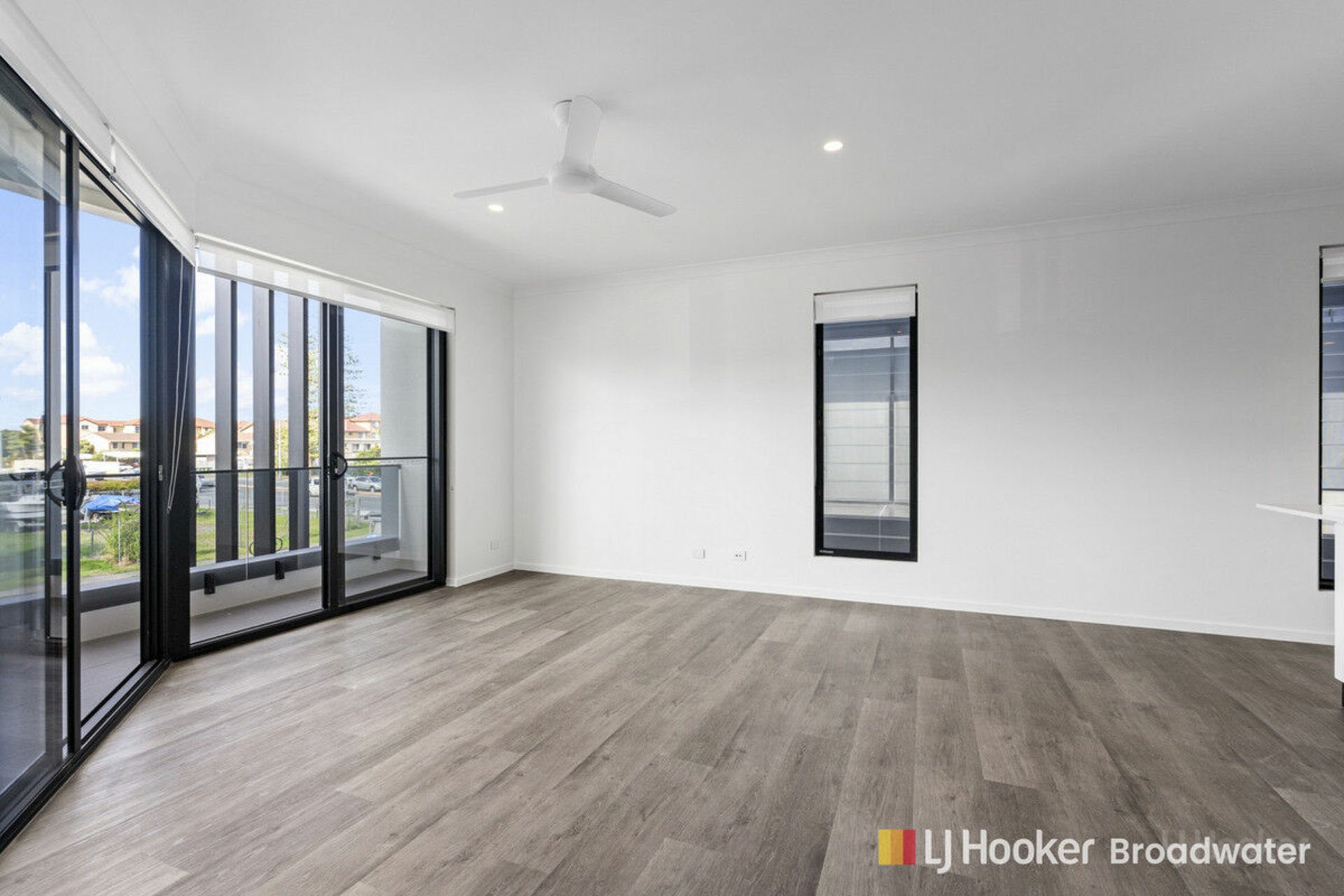 8/10 Central Street, LABRADOR
