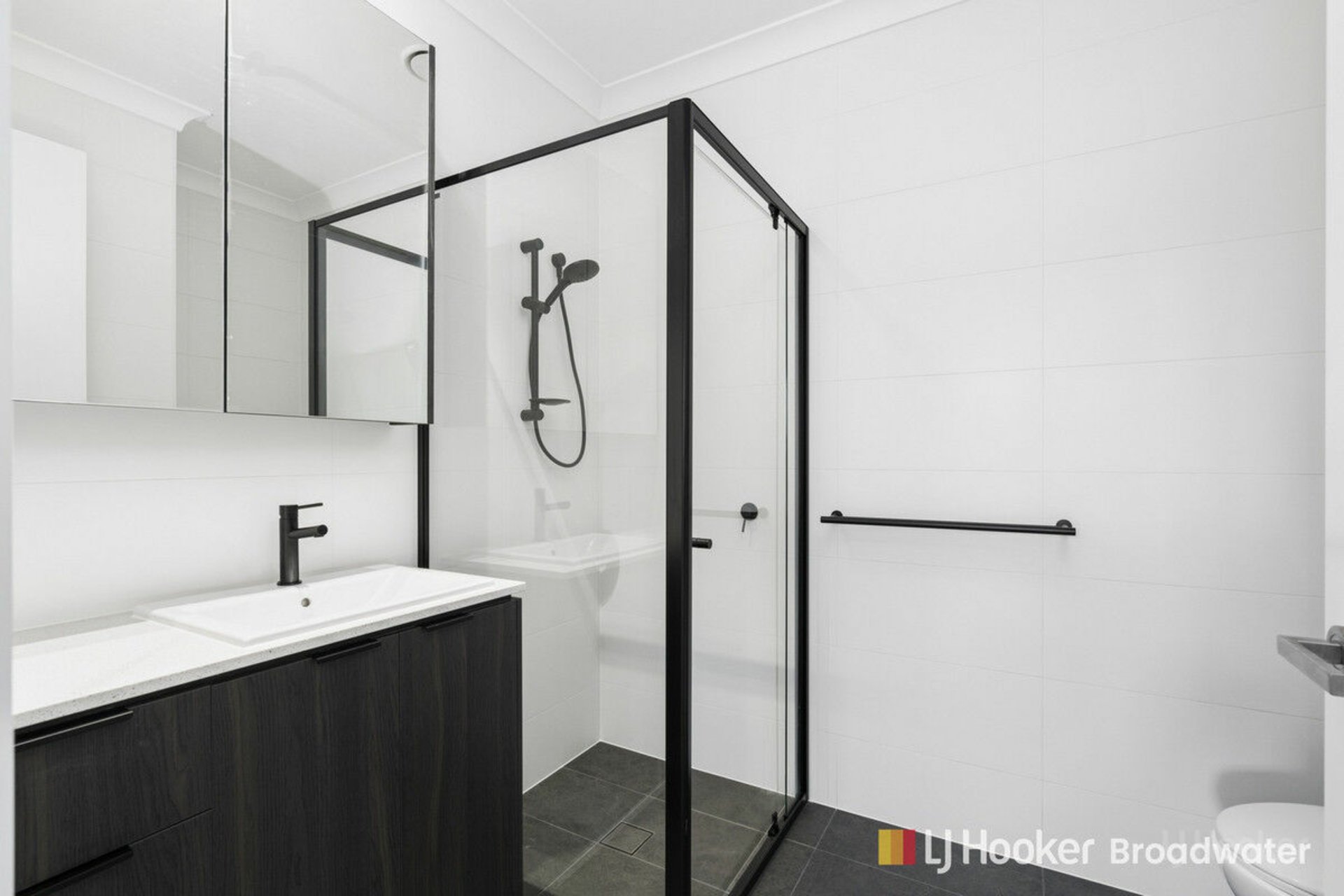 8/10 Central Street, LABRADOR
