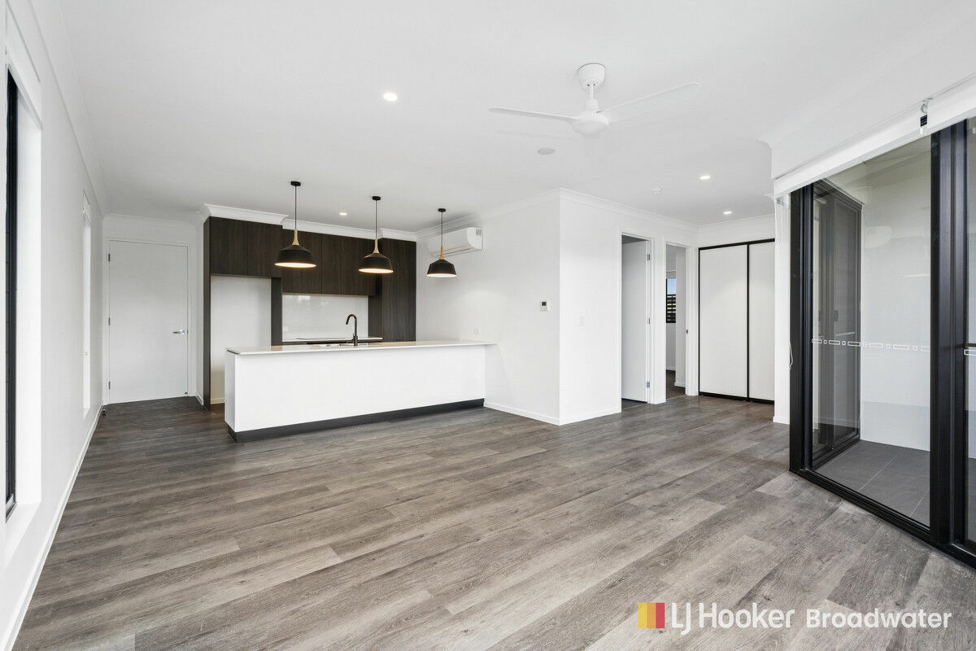 8/10 Central Street, LABRADOR