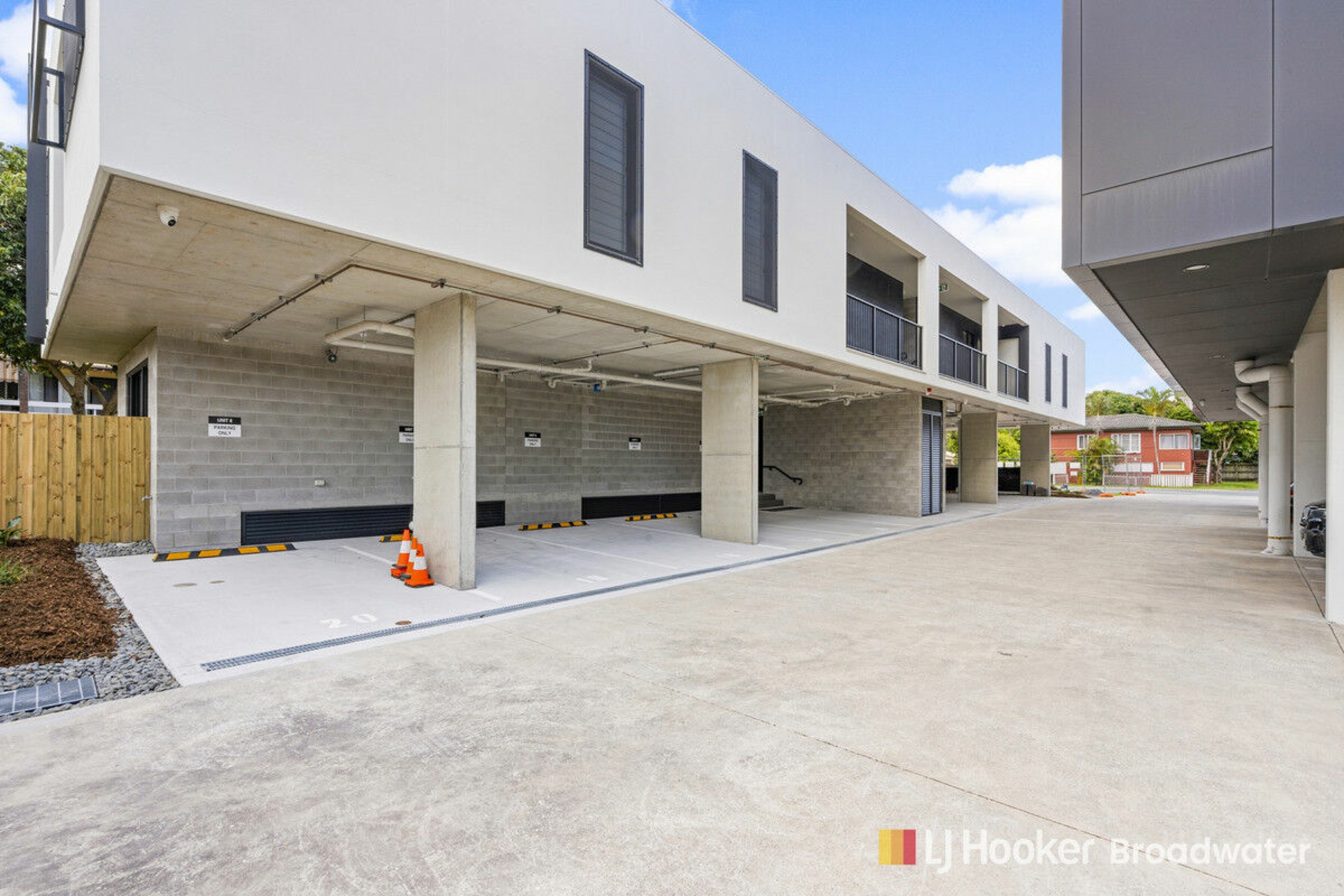 8/10 Central Street, LABRADOR