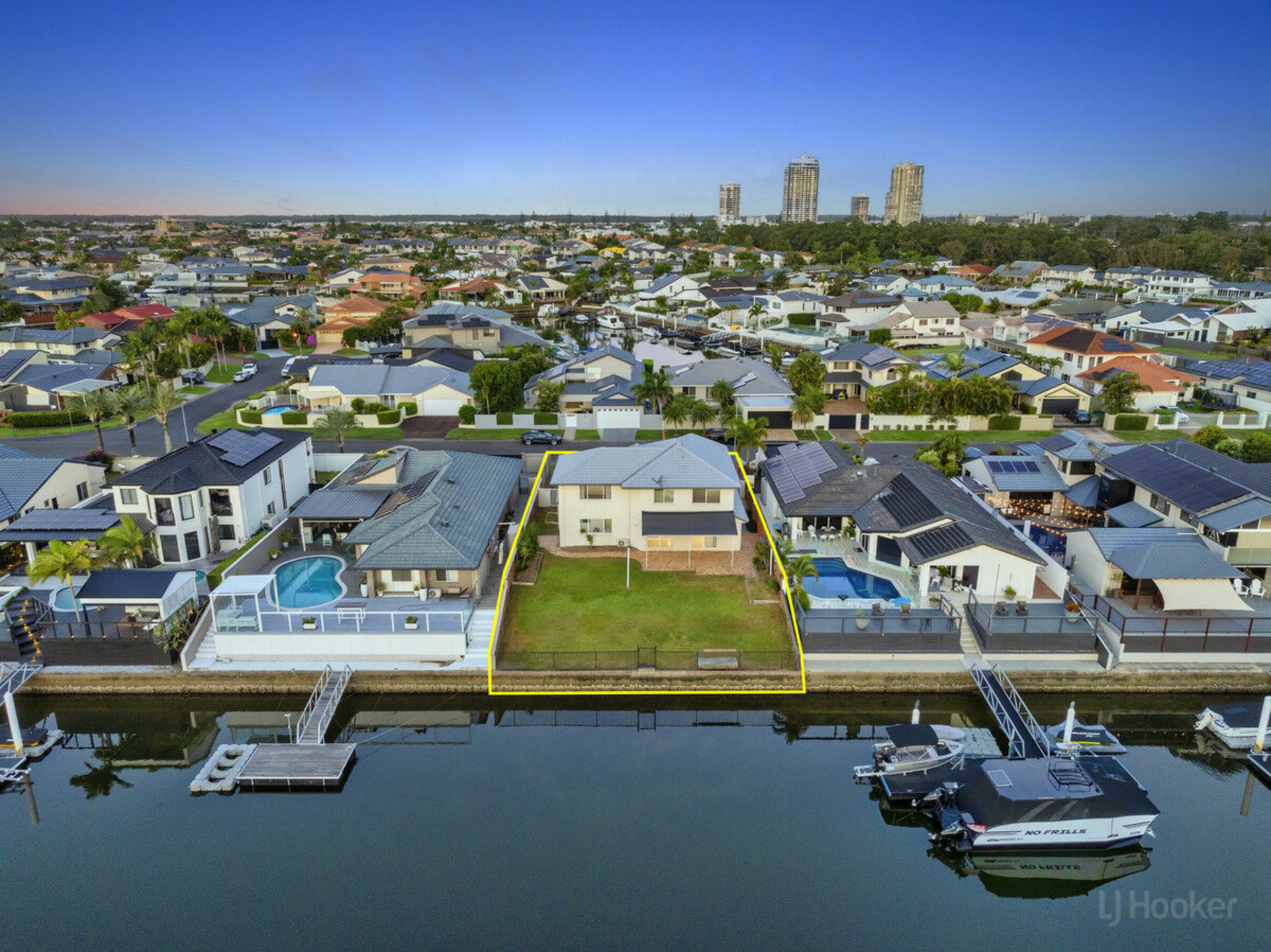 12 Midnight Court, RUNAWAY BAY