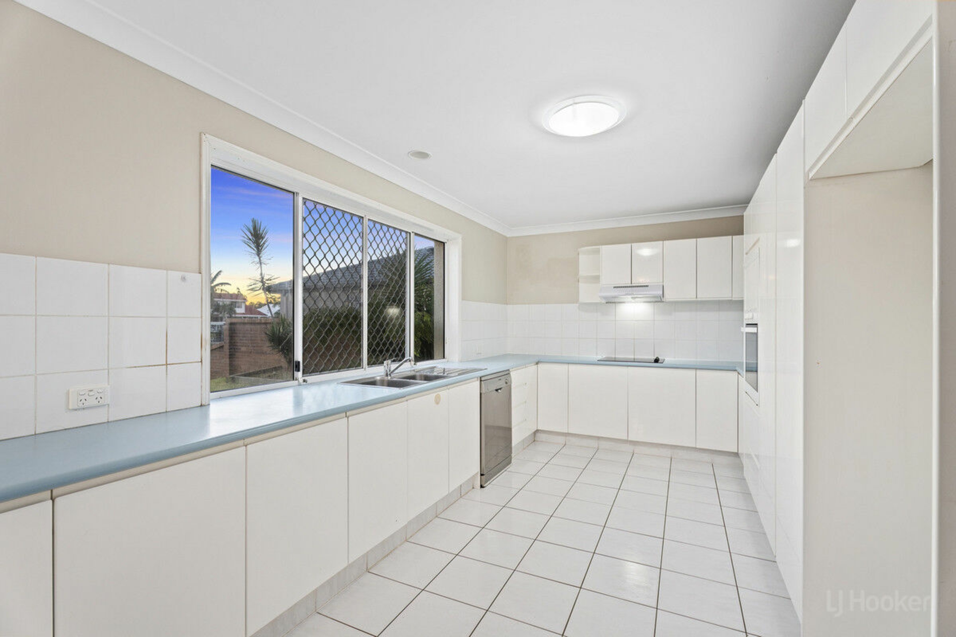 12 Midnight Court, RUNAWAY BAY
