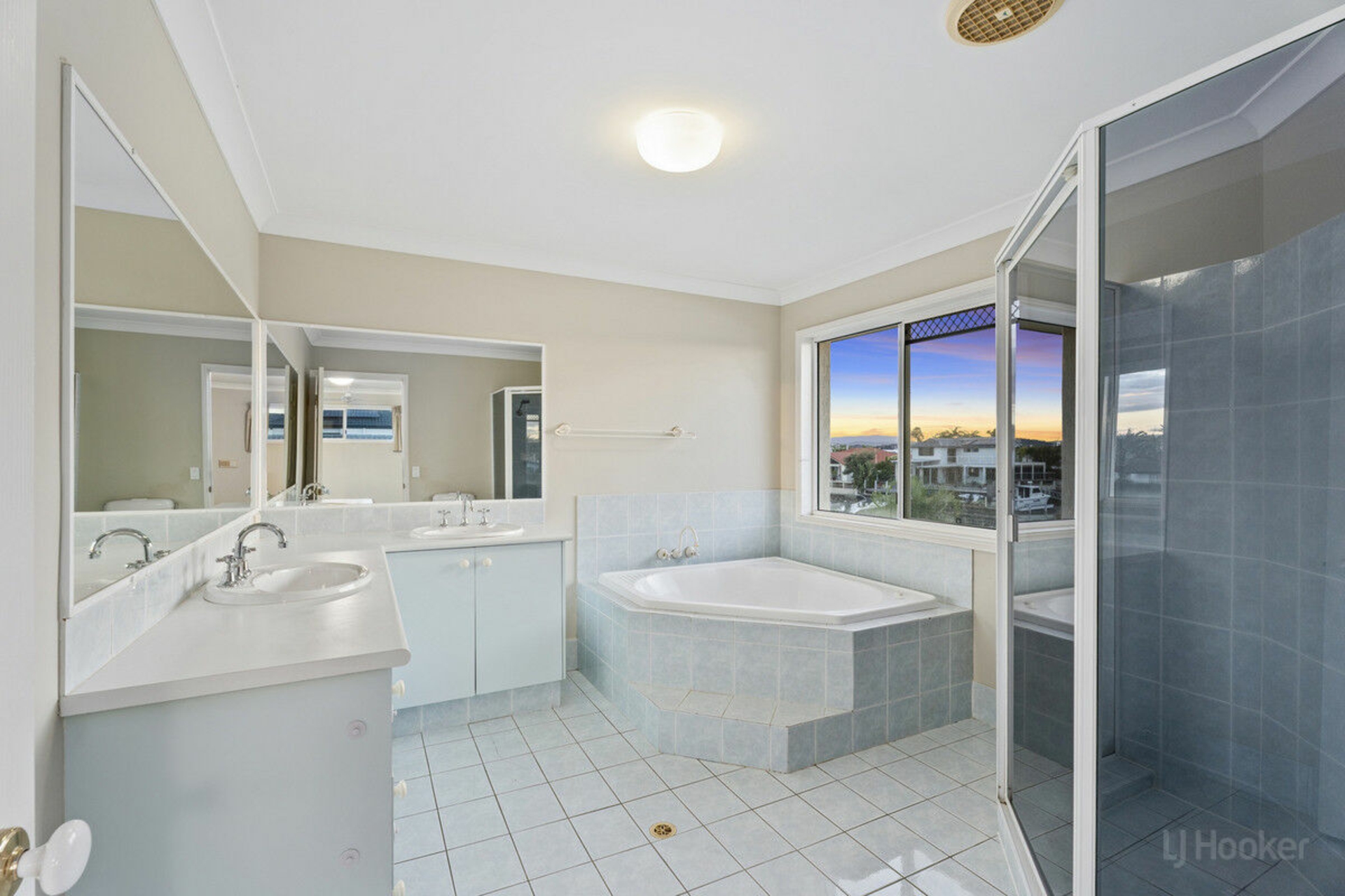 12 Midnight Court, RUNAWAY BAY