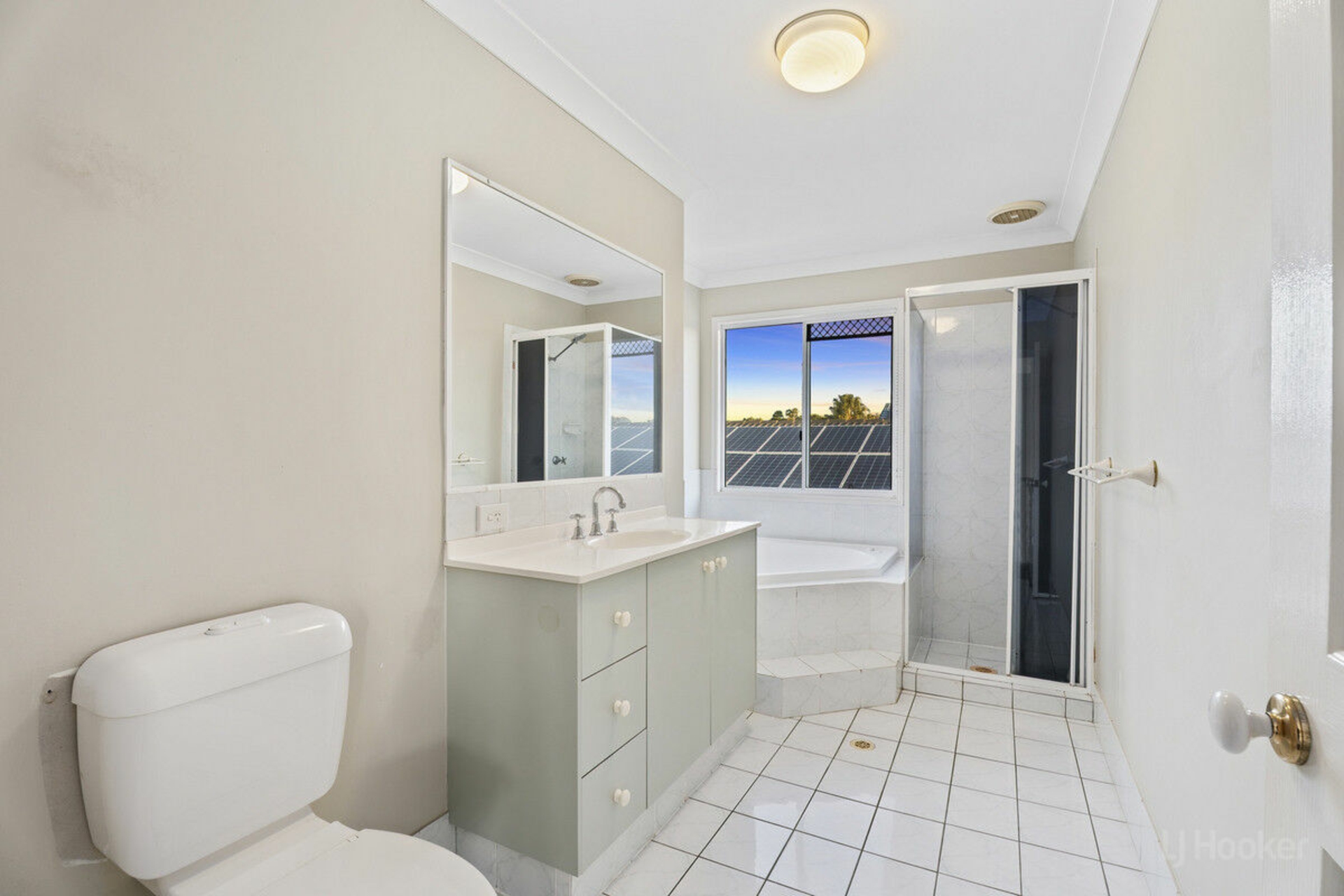 12 Midnight Court, RUNAWAY BAY
