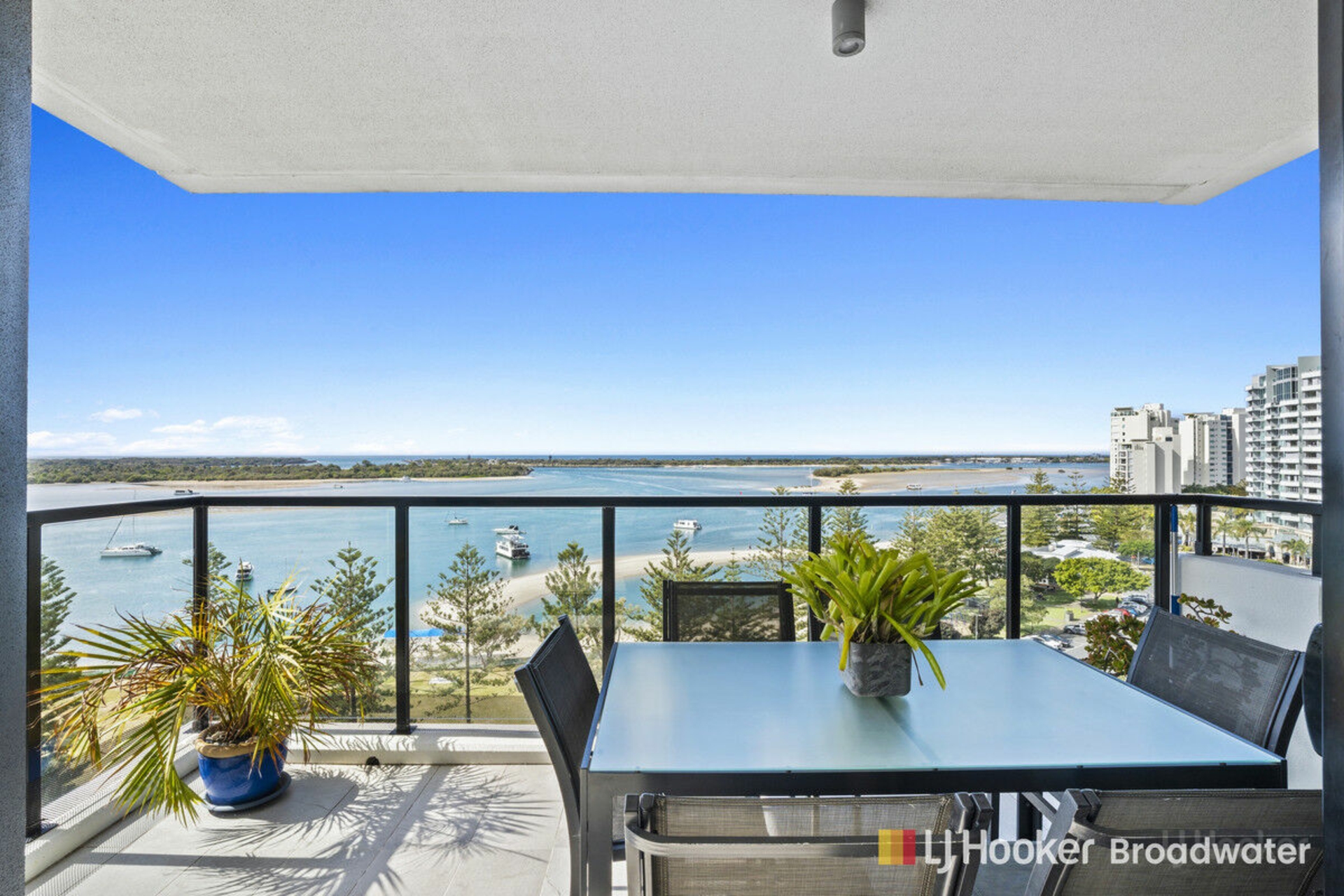 1001/372 Marine Parade, LABRADOR
