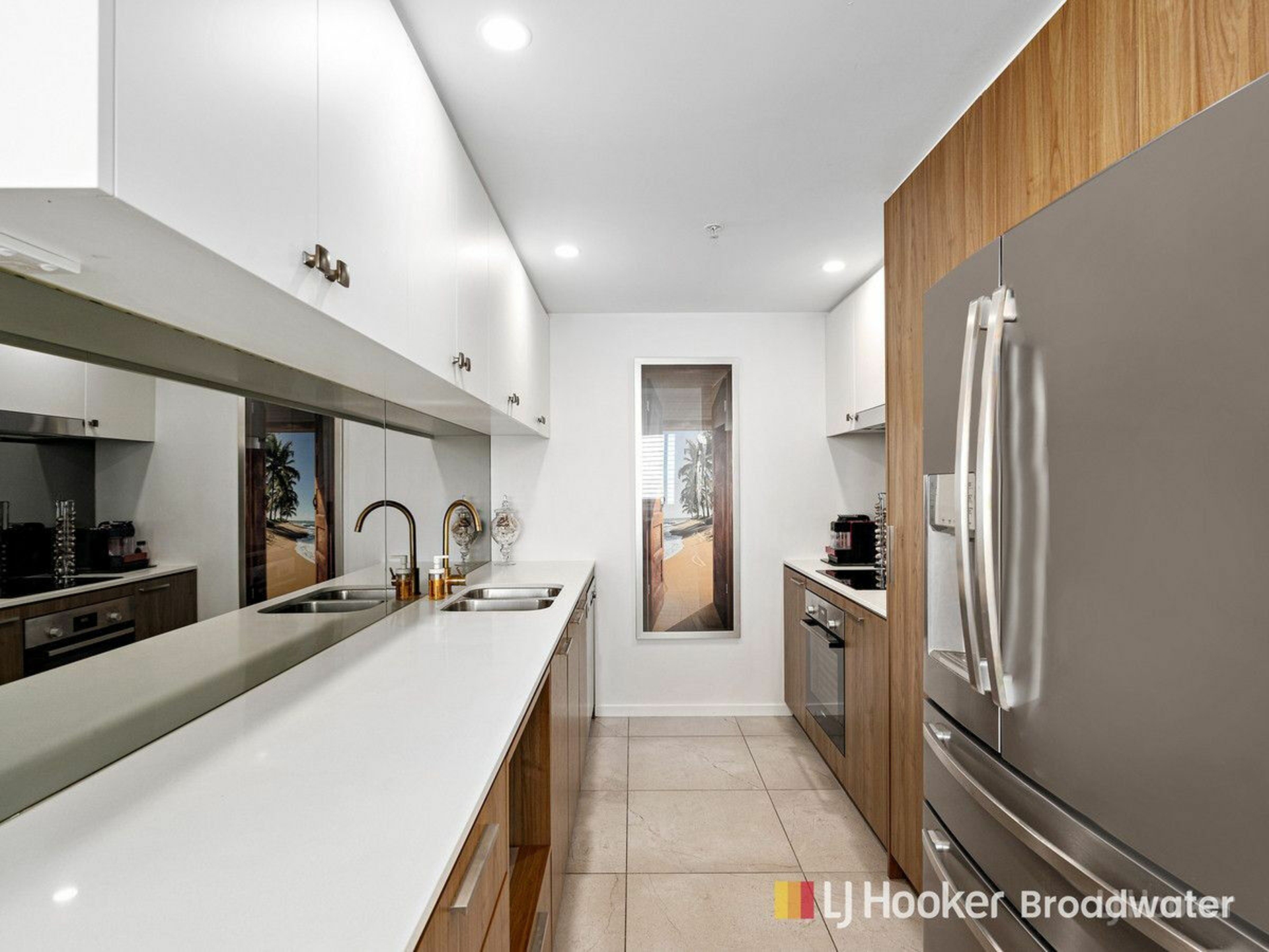 1001/372 Marine Parade, LABRADOR