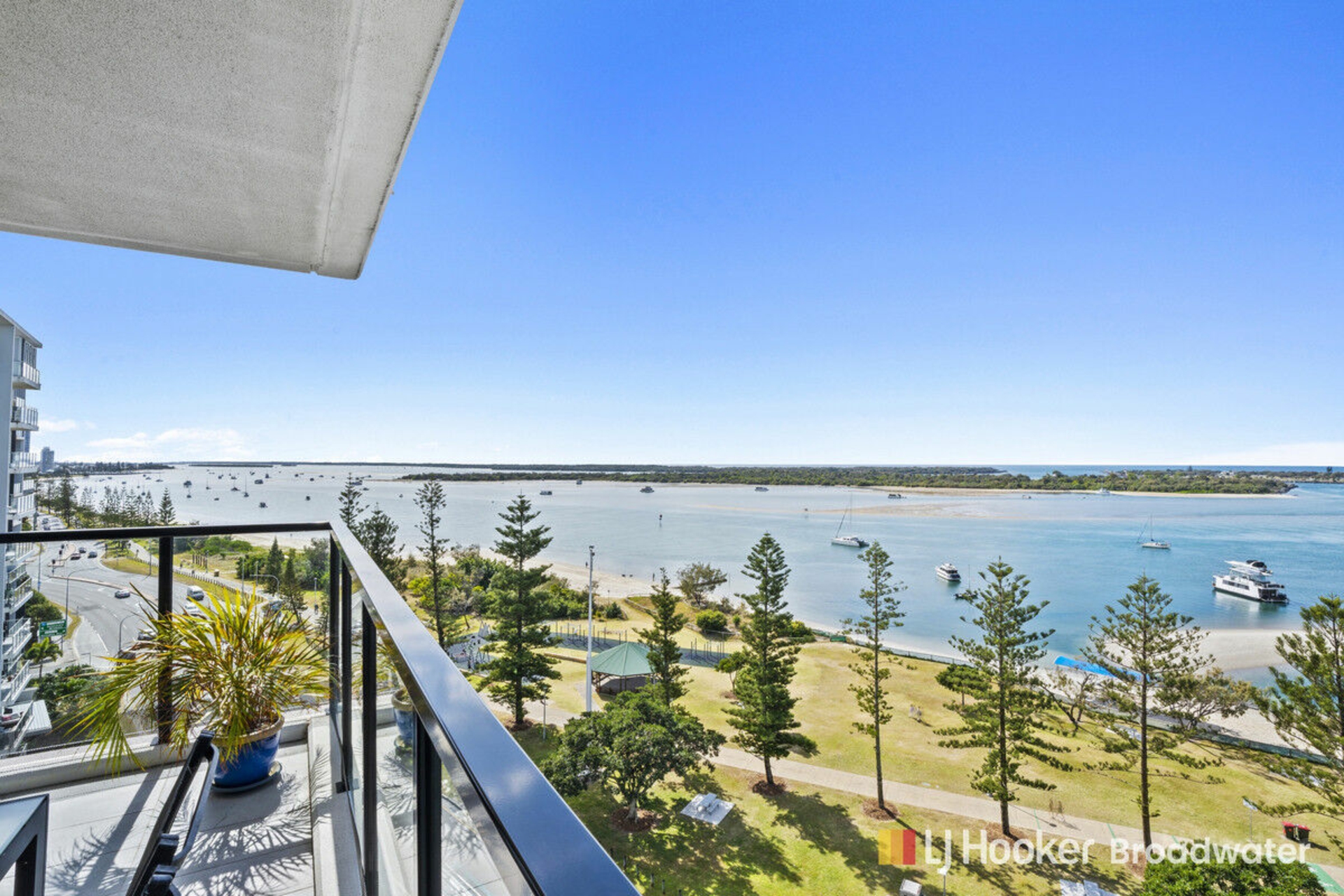 1001/372 Marine Parade, LABRADOR