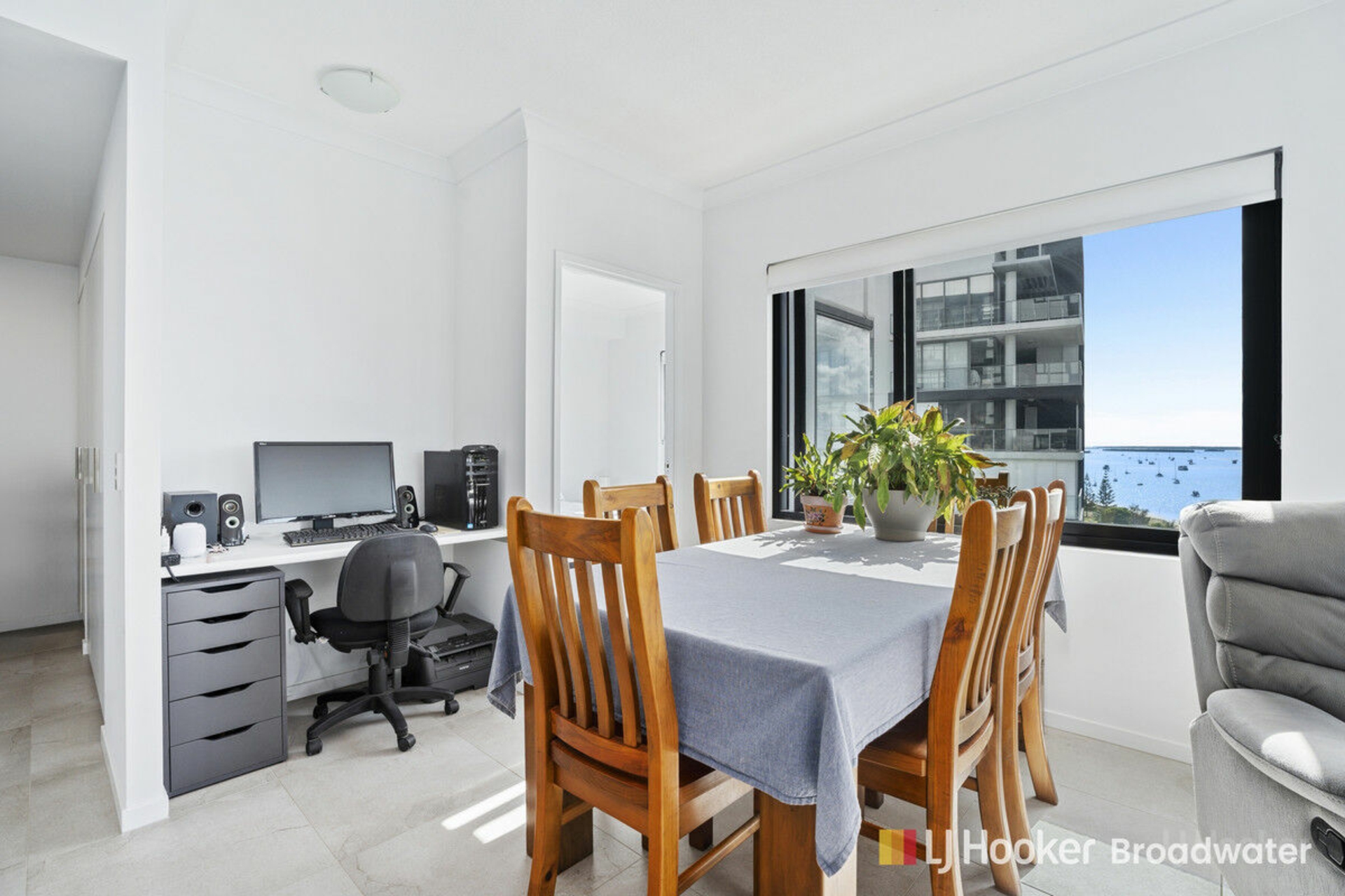 1001/372 Marine Parade, LABRADOR