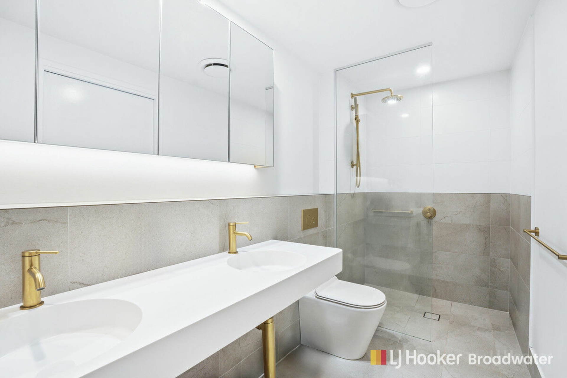 1001/372 Marine Parade, LABRADOR