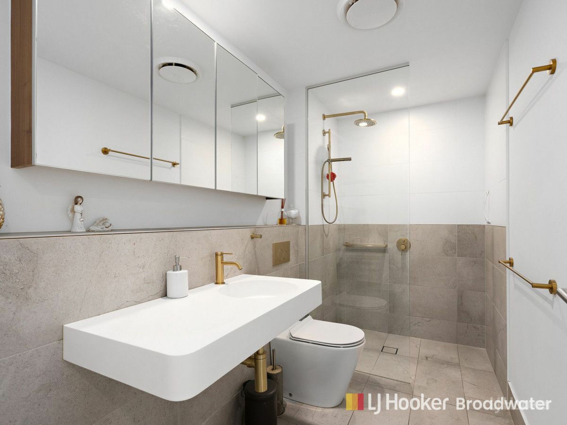 1001/372 Marine Parade, LABRADOR