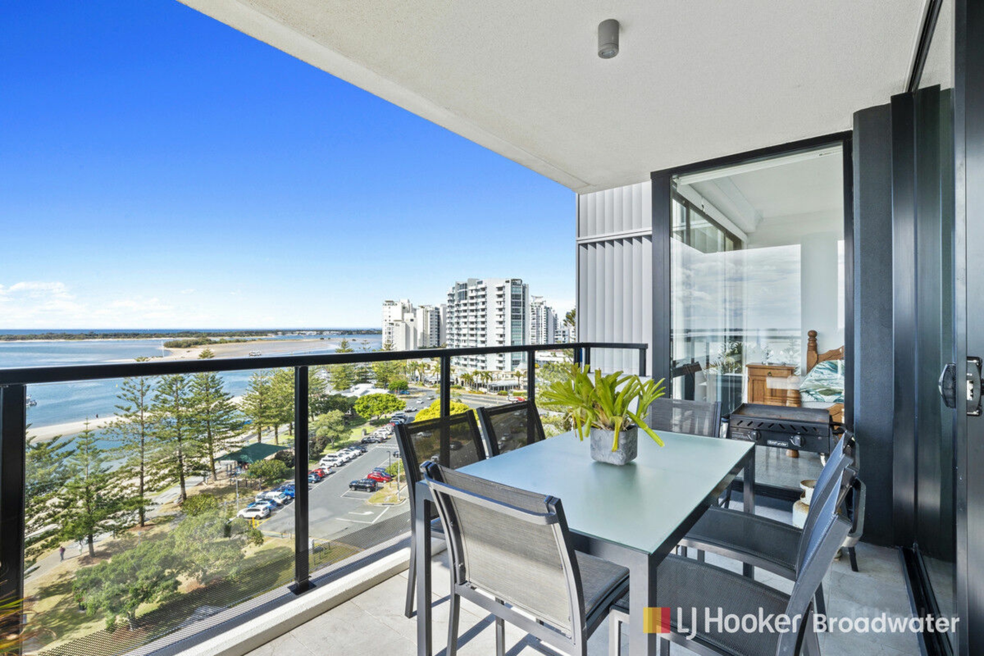 1001/372 Marine Parade, LABRADOR