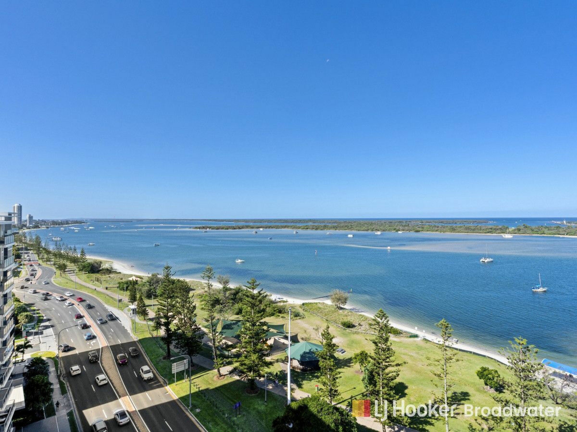 1001/372 Marine Parade, LABRADOR