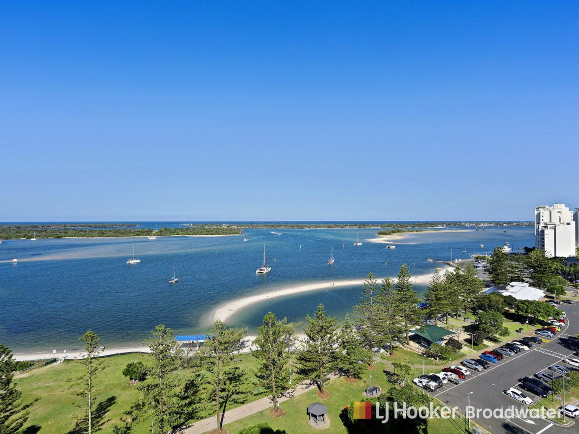 1001/372 Marine Parade, LABRADOR