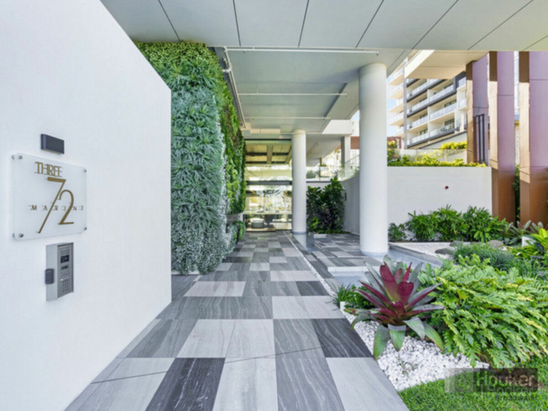 1001/372 Marine Parade, LABRADOR