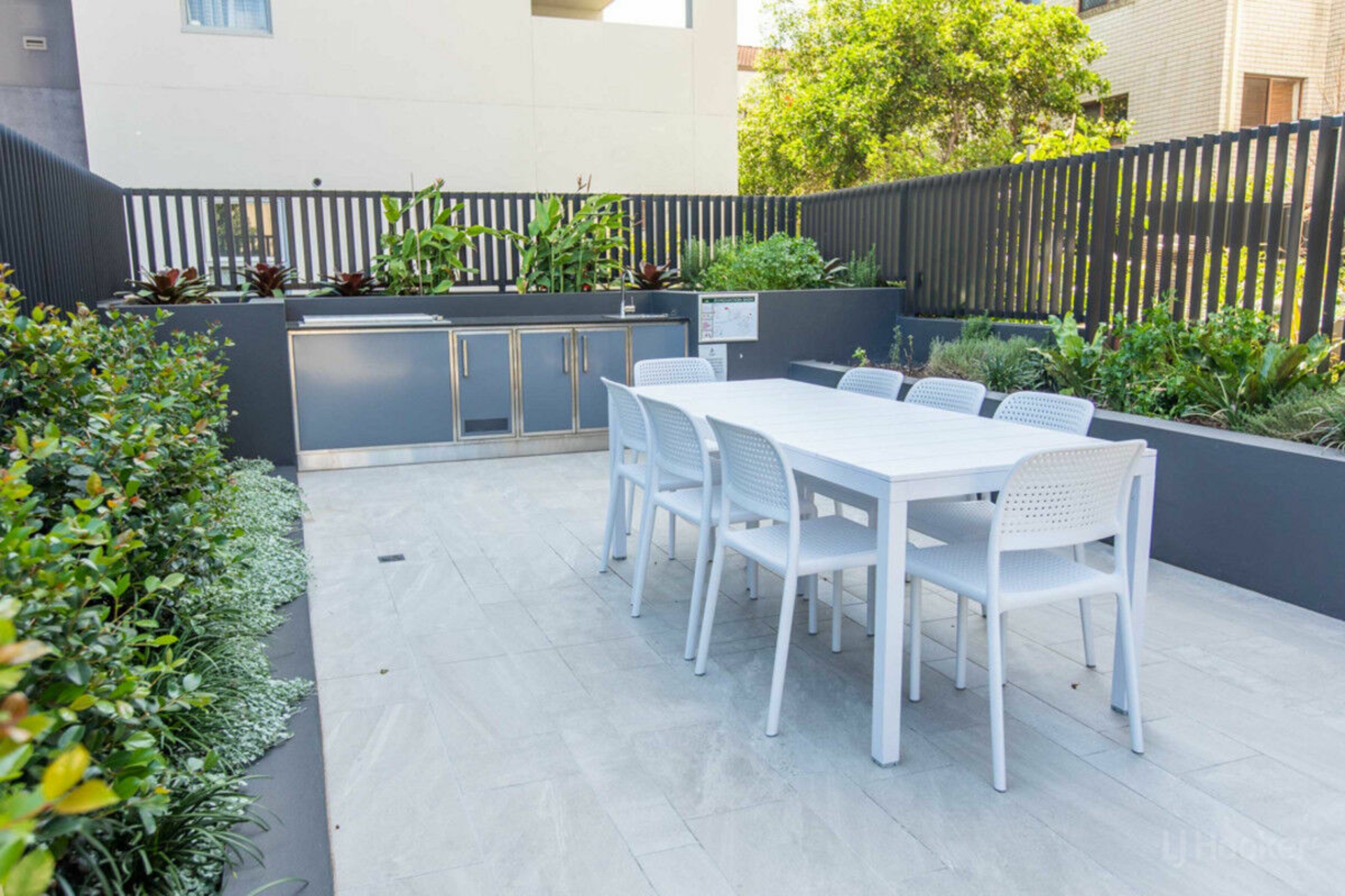 207/110 Frank Street, LABRADOR