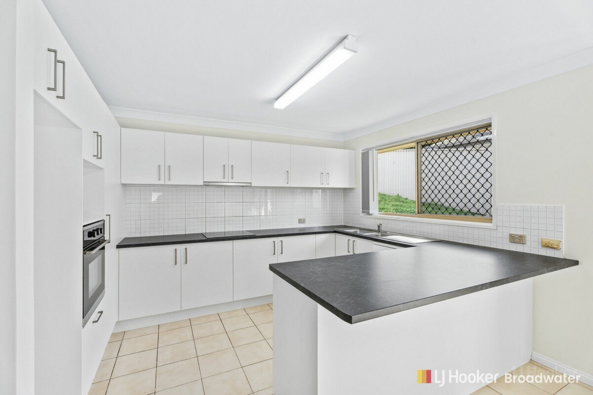 24 Camelot Crescent, PARADISE POINT