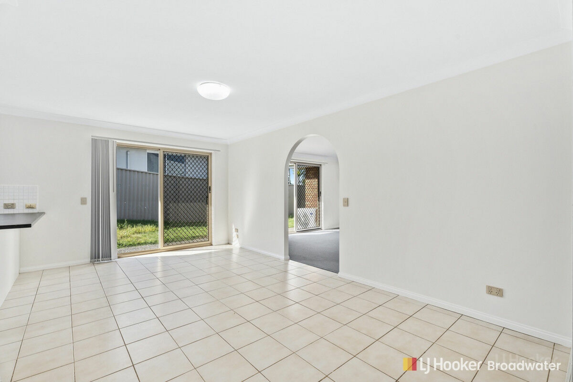 24 Camelot Crescent, PARADISE POINT