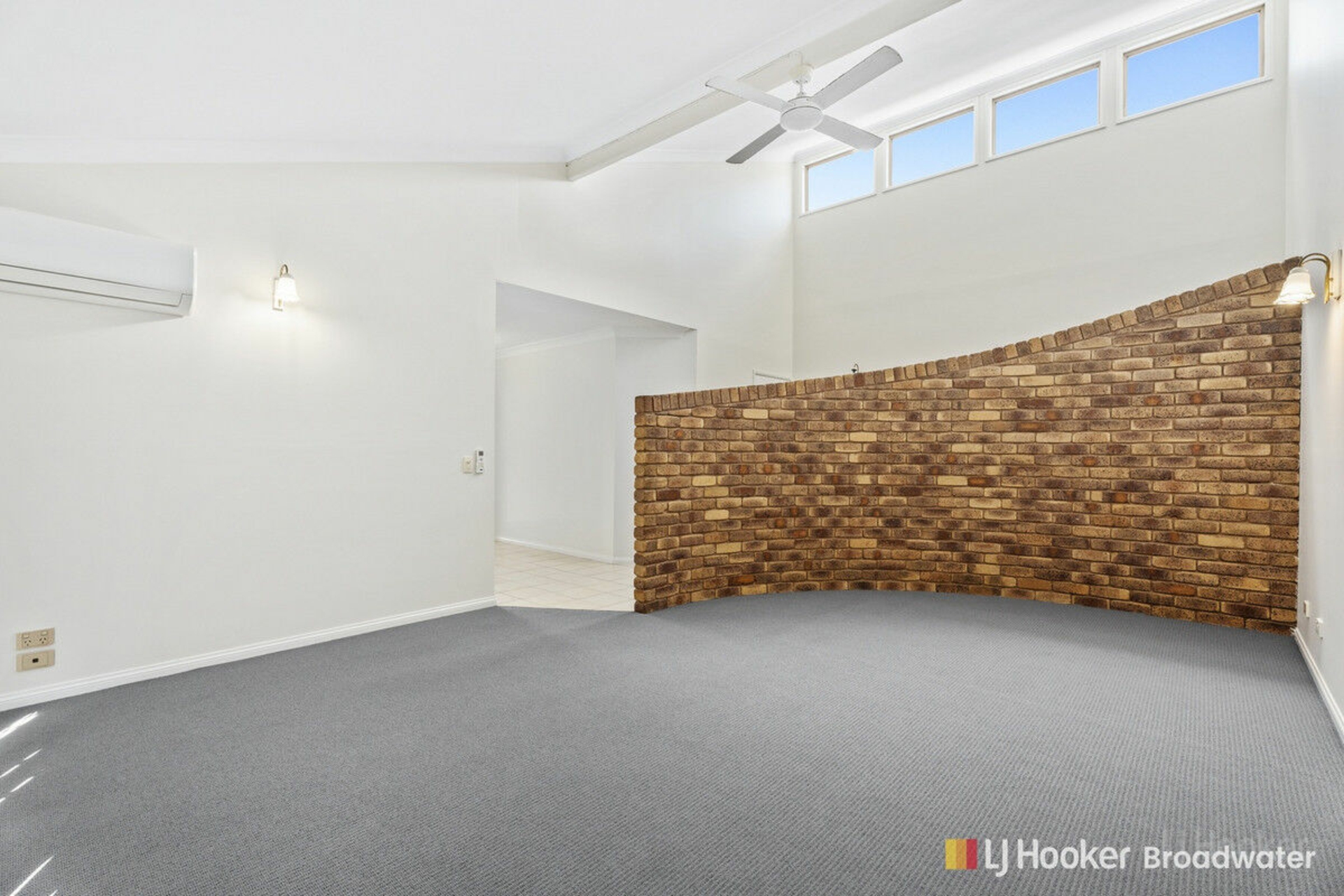 24 Camelot Crescent, PARADISE POINT