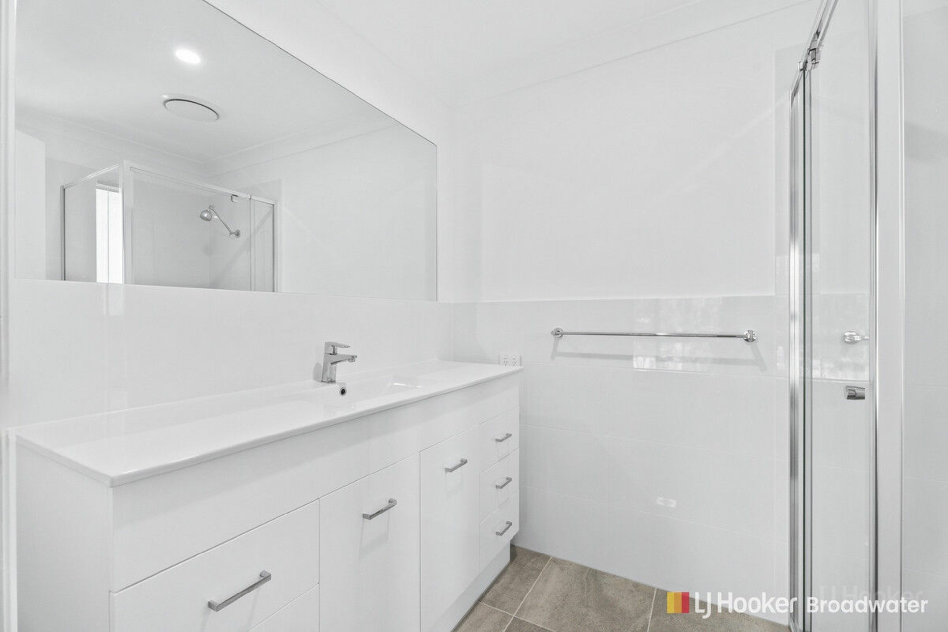 24 Camelot Crescent, PARADISE POINT