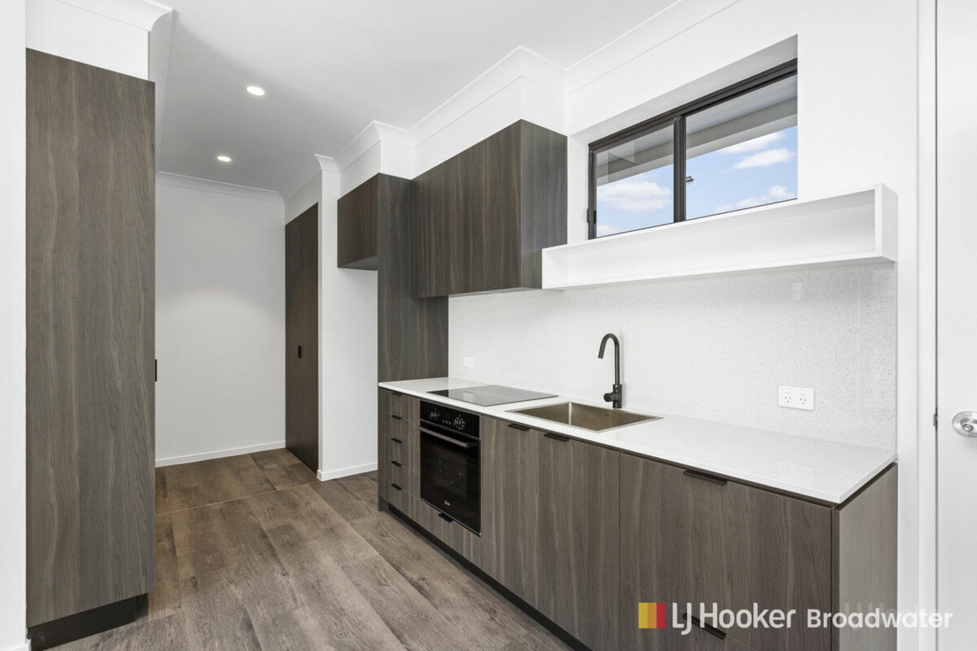 6/10 Central Street, LABRADOR