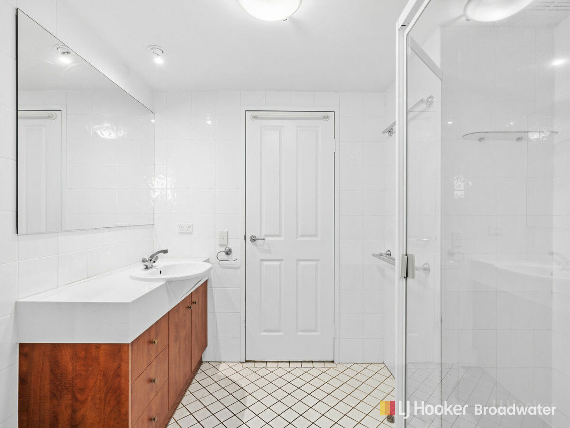 709/182-192 Marine Parade, LABRADOR