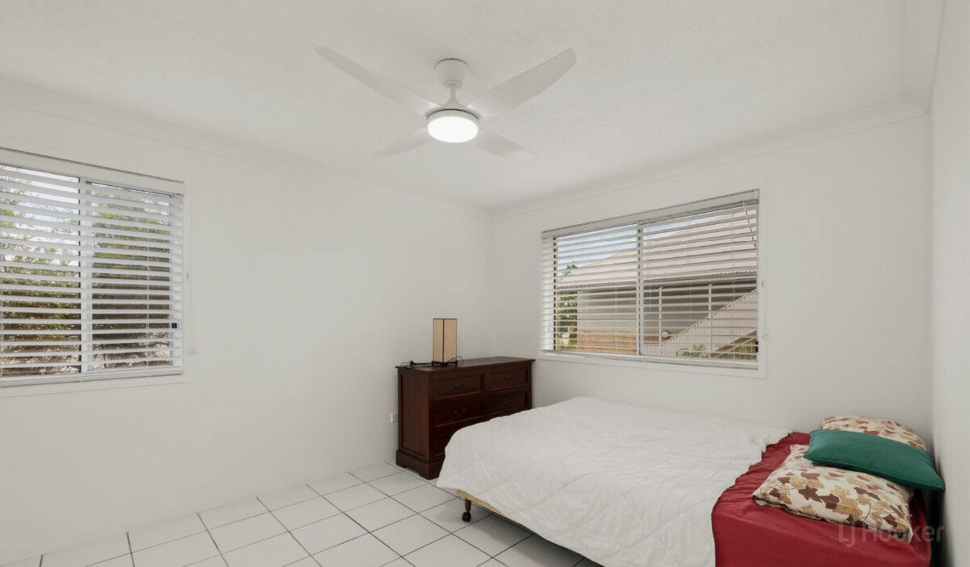 2/145 Muir Street, LABRADOR
