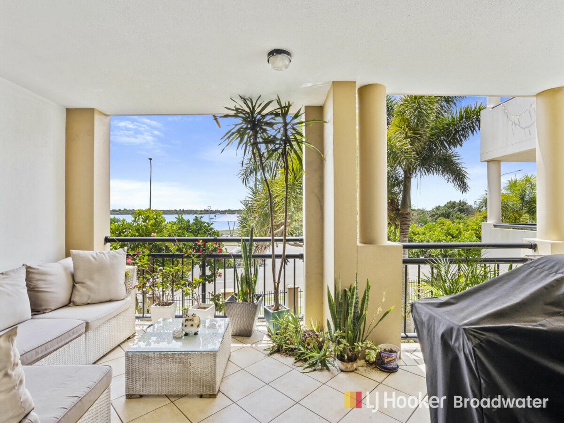 230/392 Marine Parade, LABRADOR