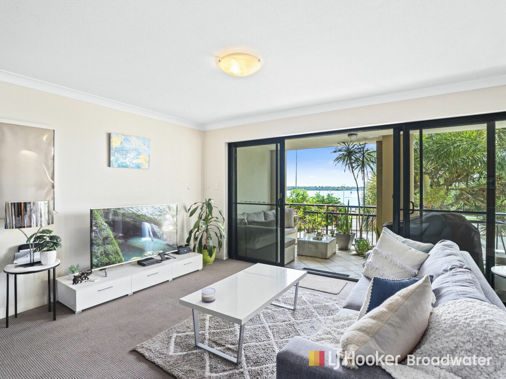 230/392 Marine Parade, LABRADOR