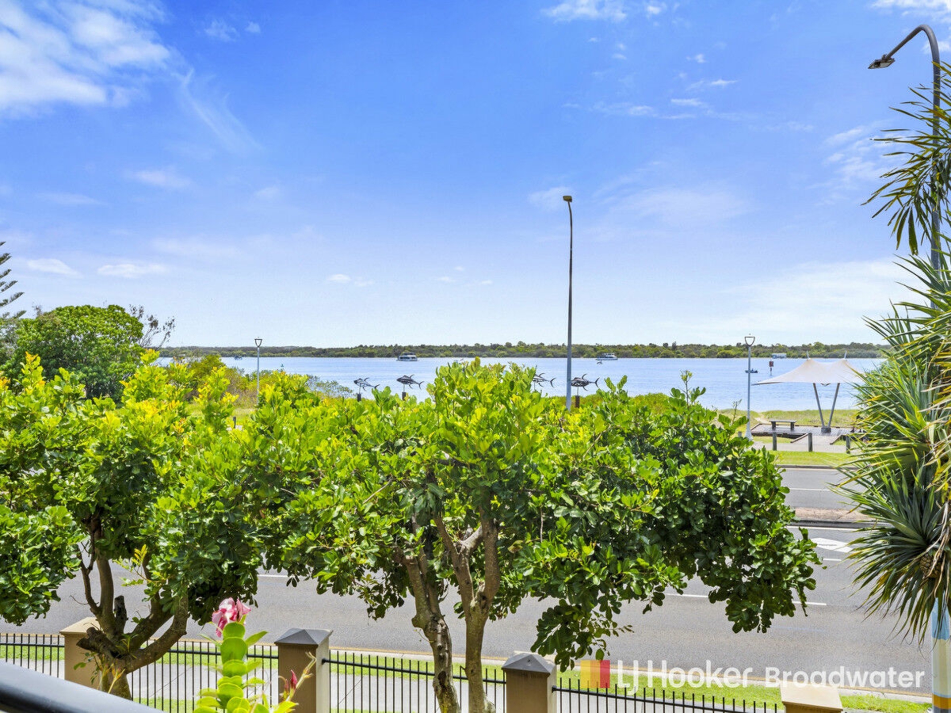 230/392 Marine Parade, LABRADOR