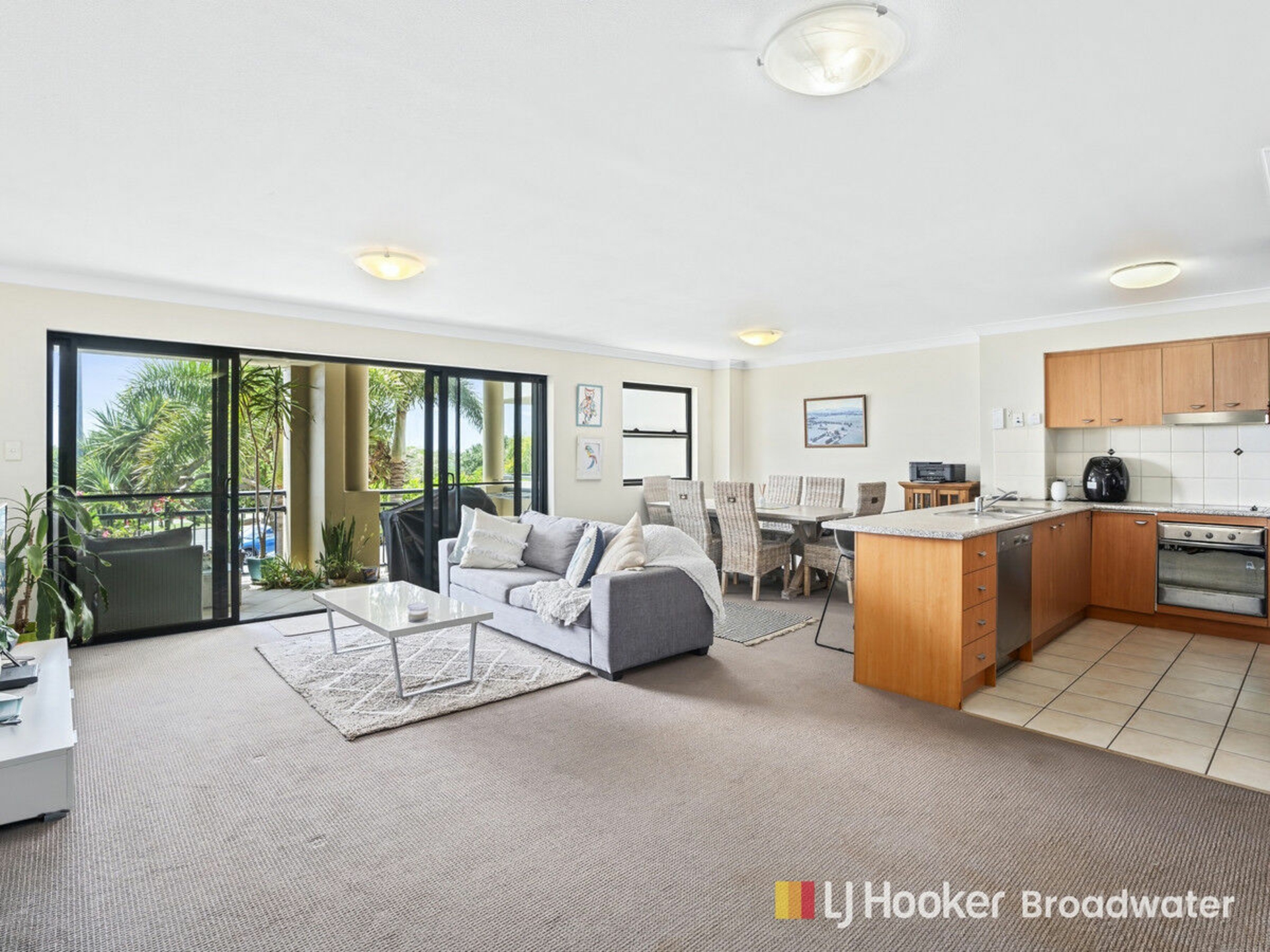 230/392 Marine Parade, LABRADOR