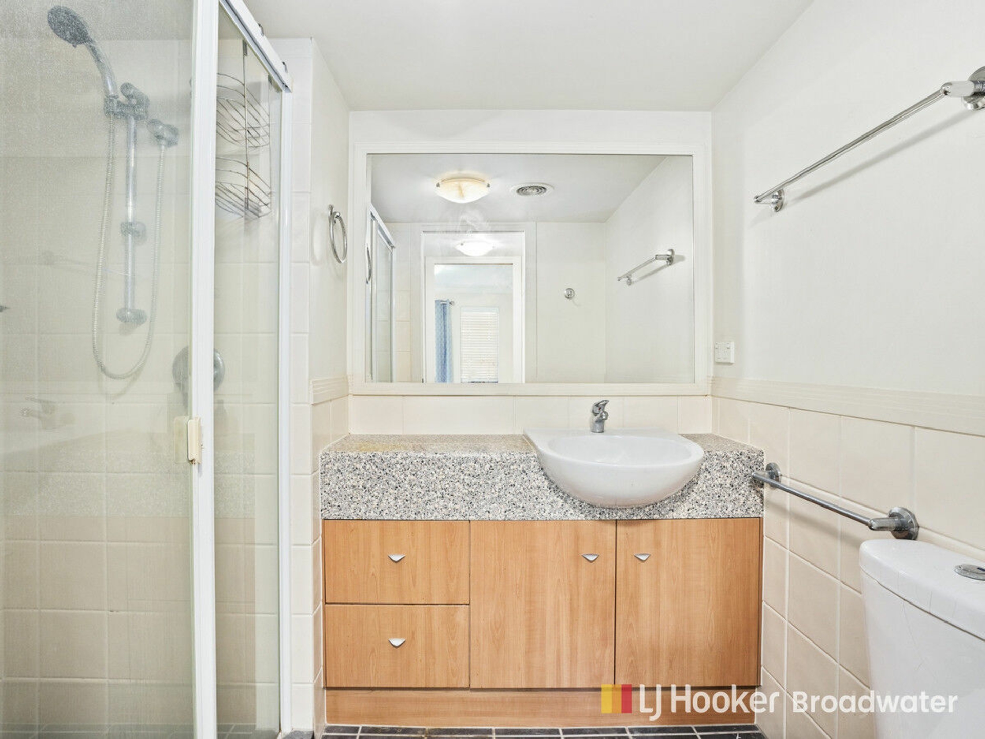 230/392 Marine Parade, LABRADOR